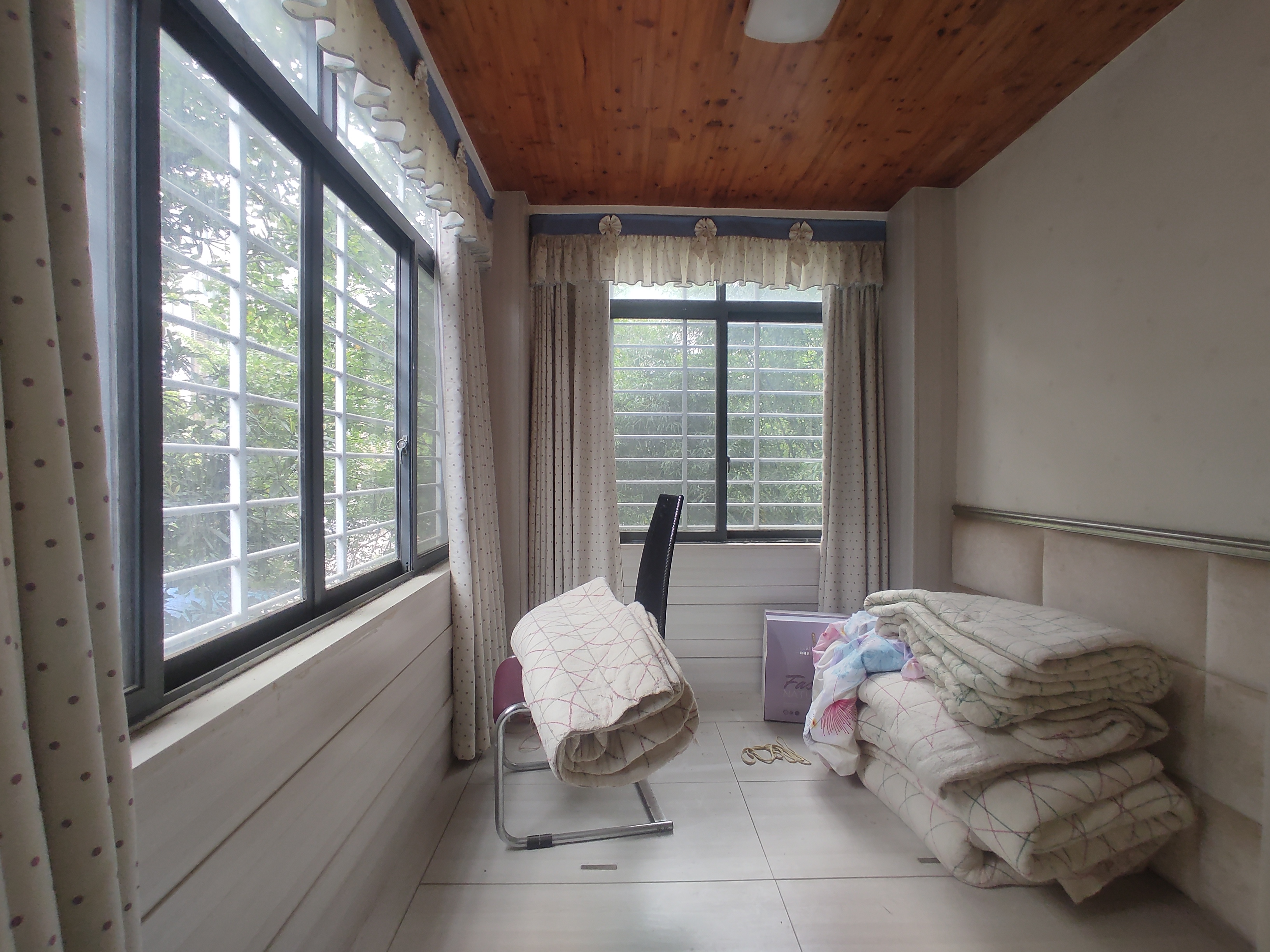 世纪雅园.精装四房.步梯二楼.证件满二.看房方便