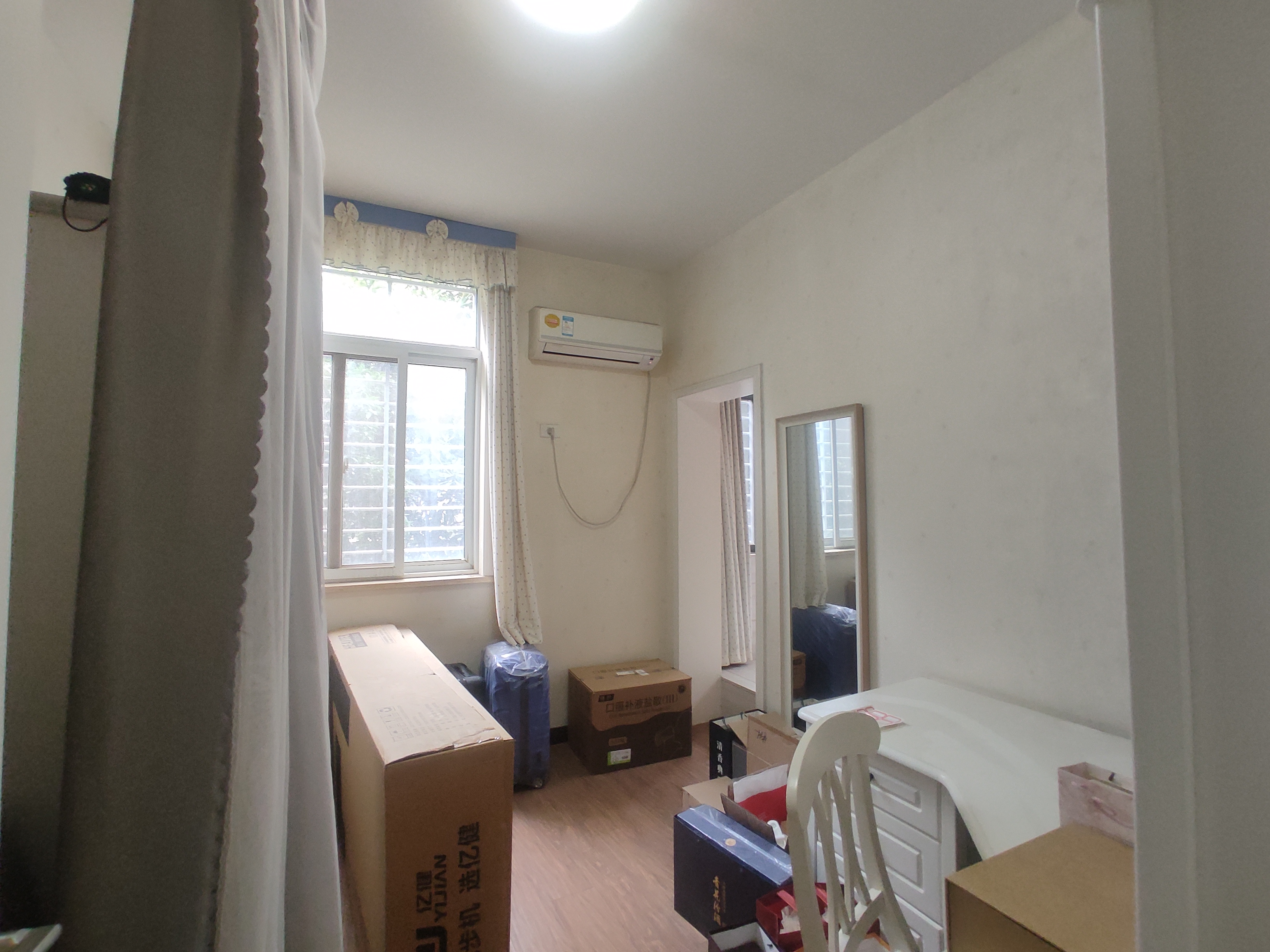 世纪雅园.精装四房.步梯二楼.证件满二.看房方便