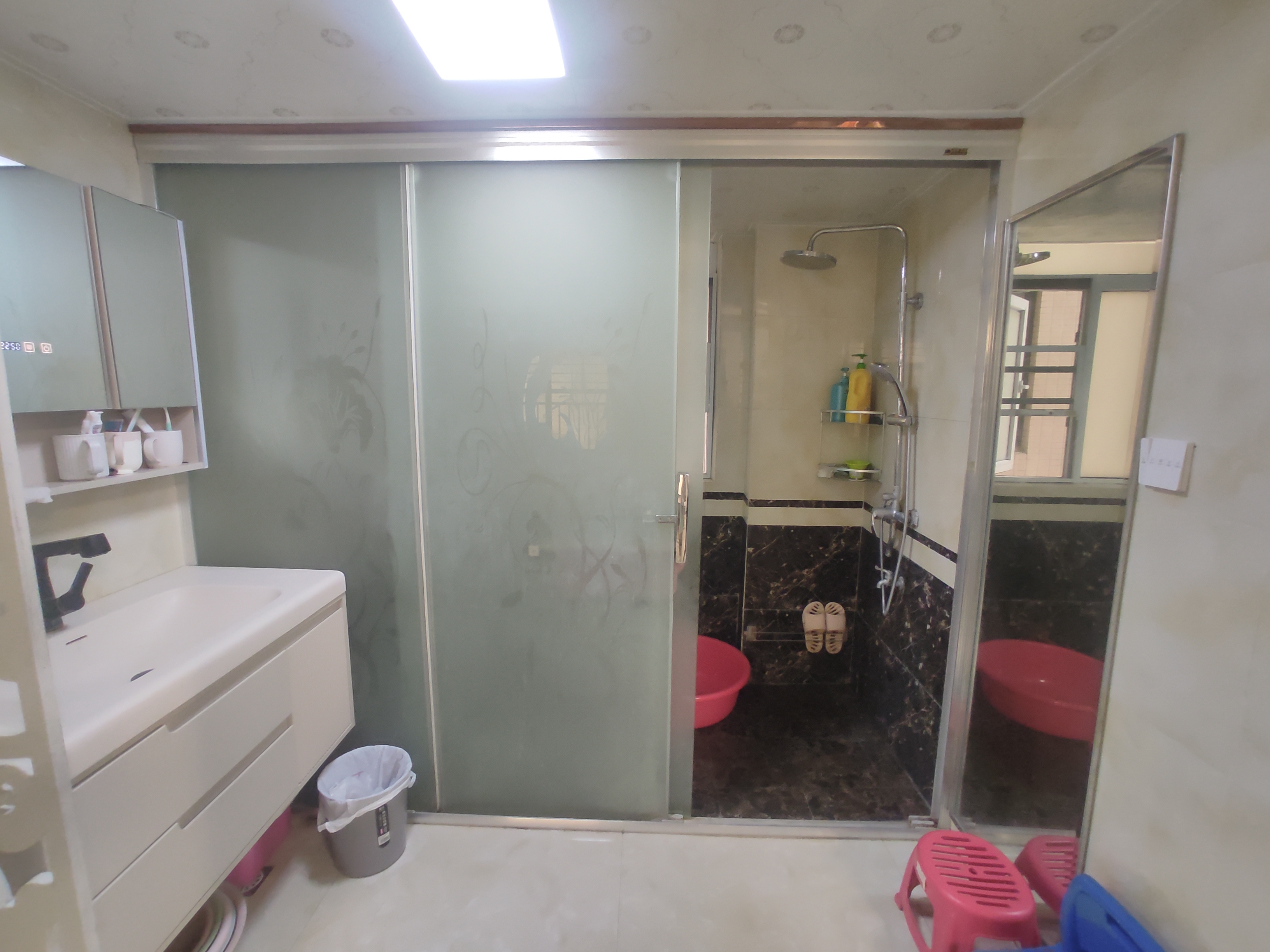 和合国际四期.精装小三房.证件满二.看房方便