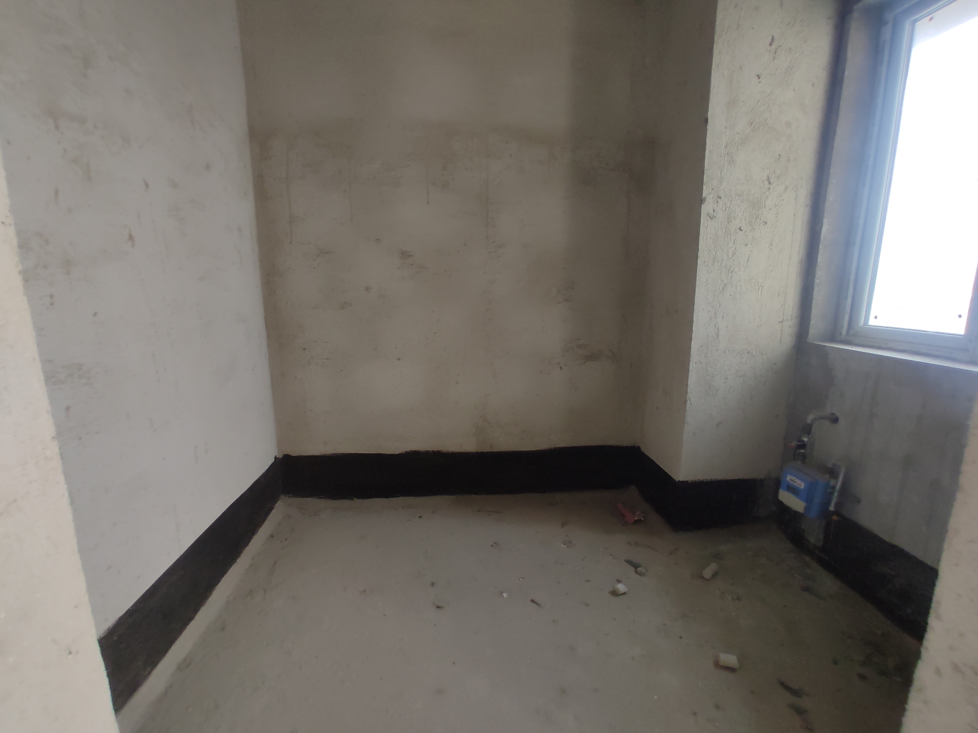 南国明珠.毛坯大四房.南北通透双阳台.证件满二.看房方便