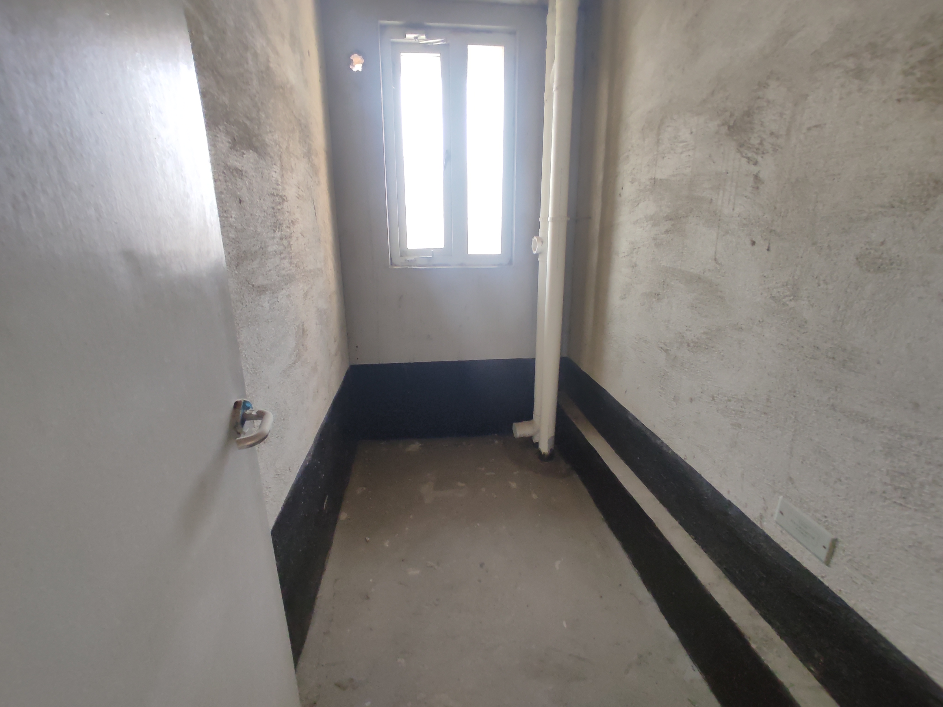 南国明珠.毛坯大四房.南北通透双阳台.证件满二.看房方便