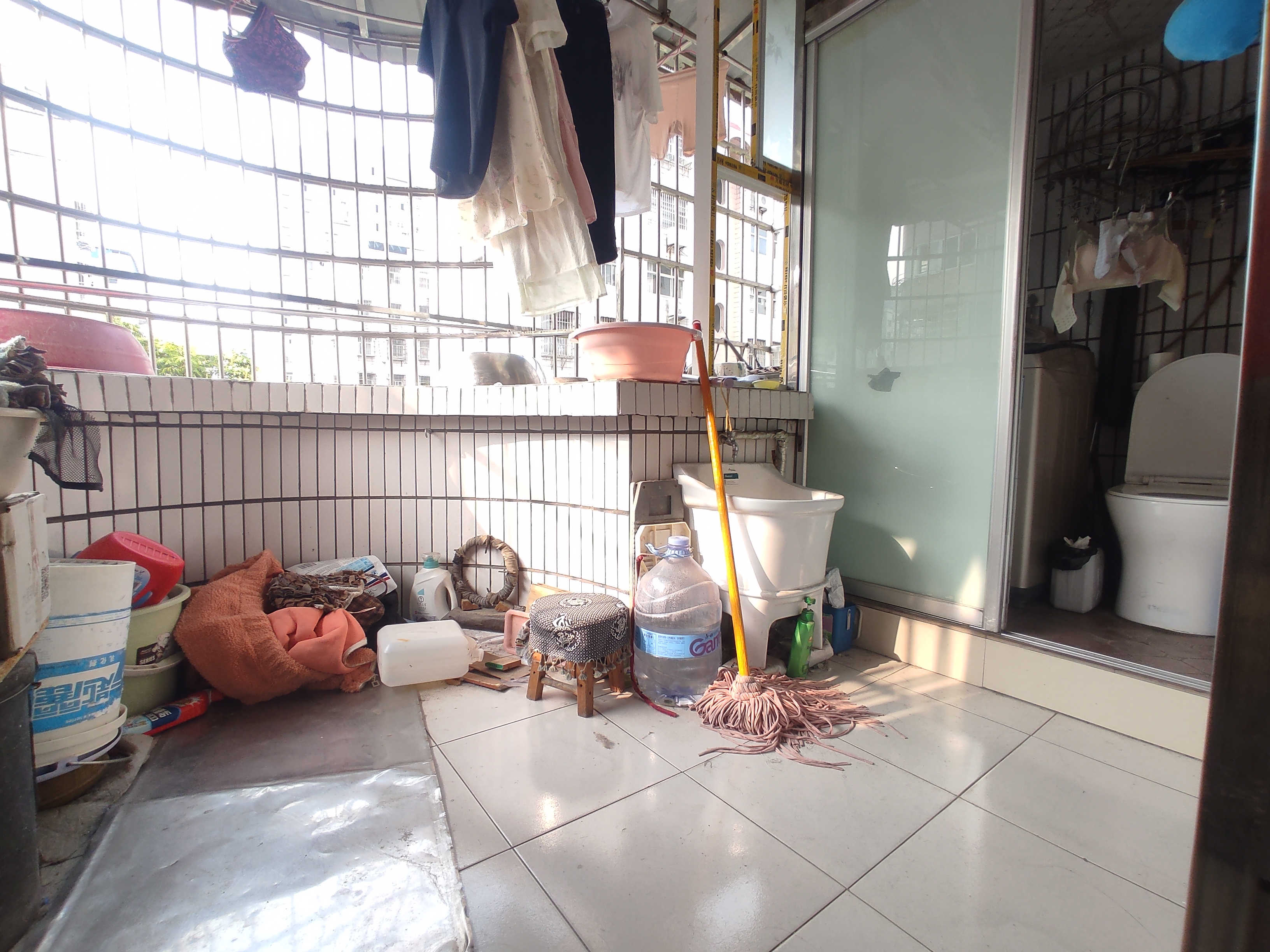 复州花园.精装三房两卫.证件满二.步梯三楼.看房方便