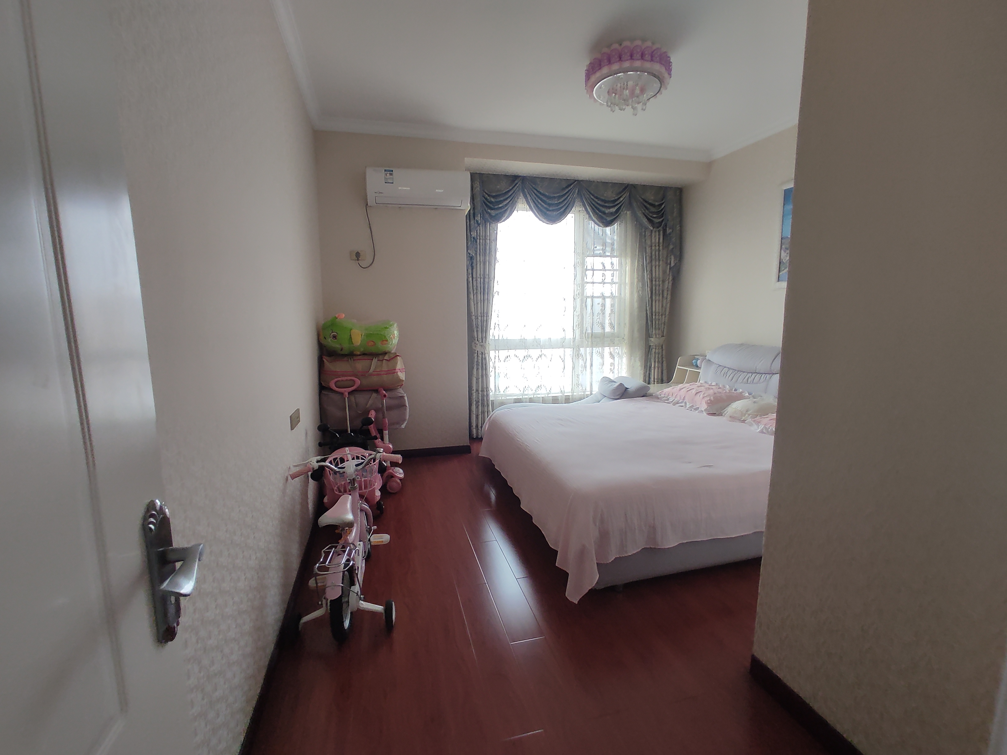 公园世家.精装三房边户.房子成色新.电梯好楼层.证件满二.看房约