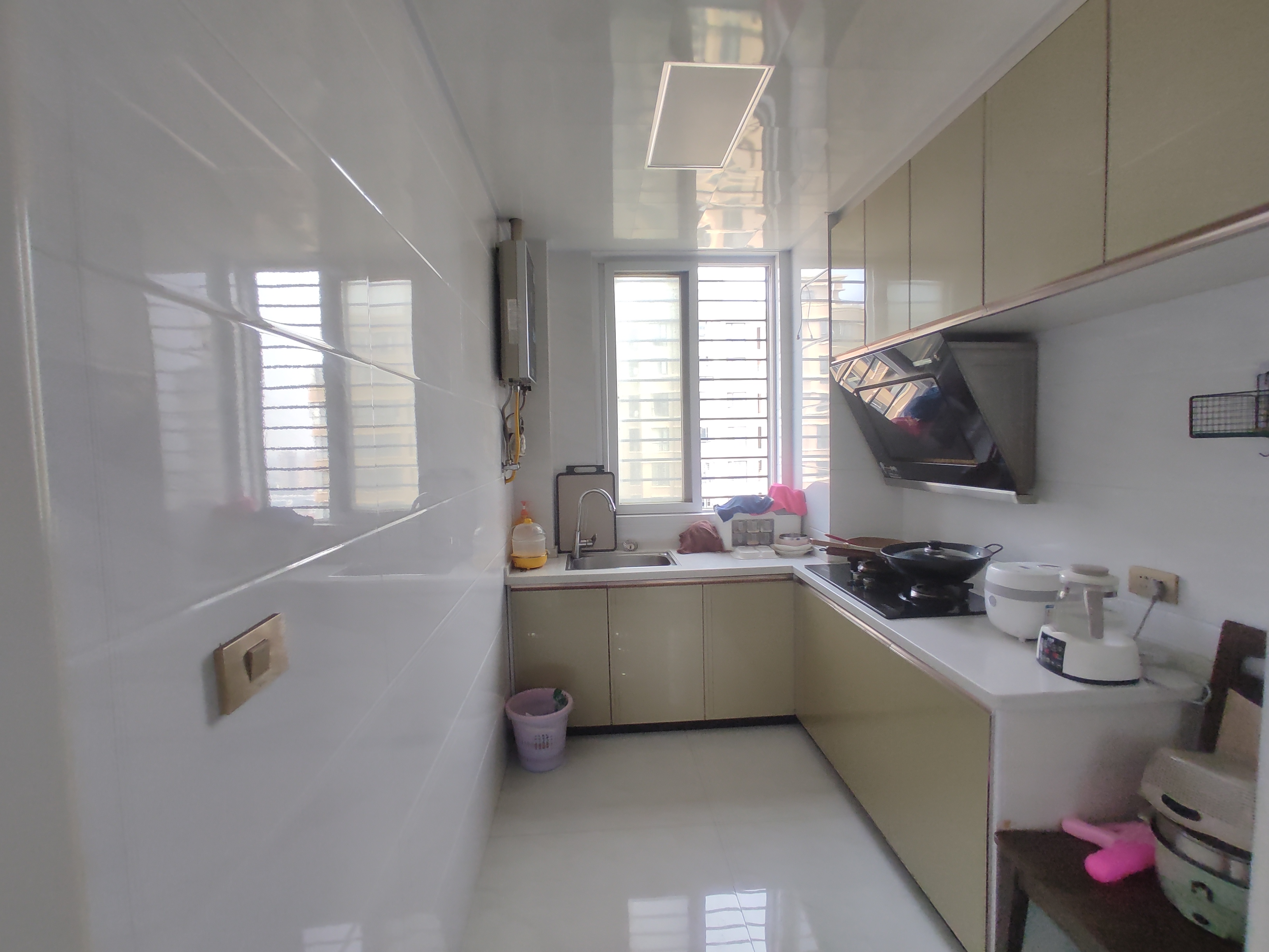 公园世家.精装三房边户.房子成色新.电梯好楼层.证件满二.看房约