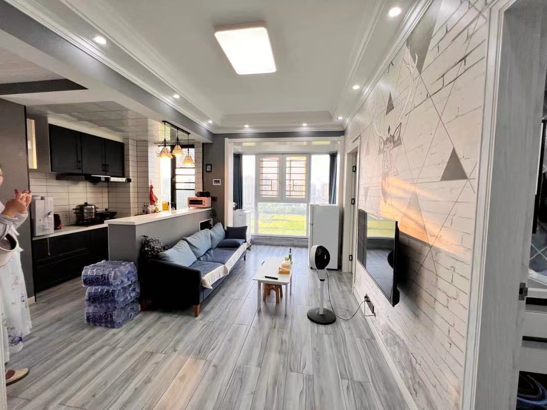 荣怀极第世家.精装两房.证件满二.看房方便