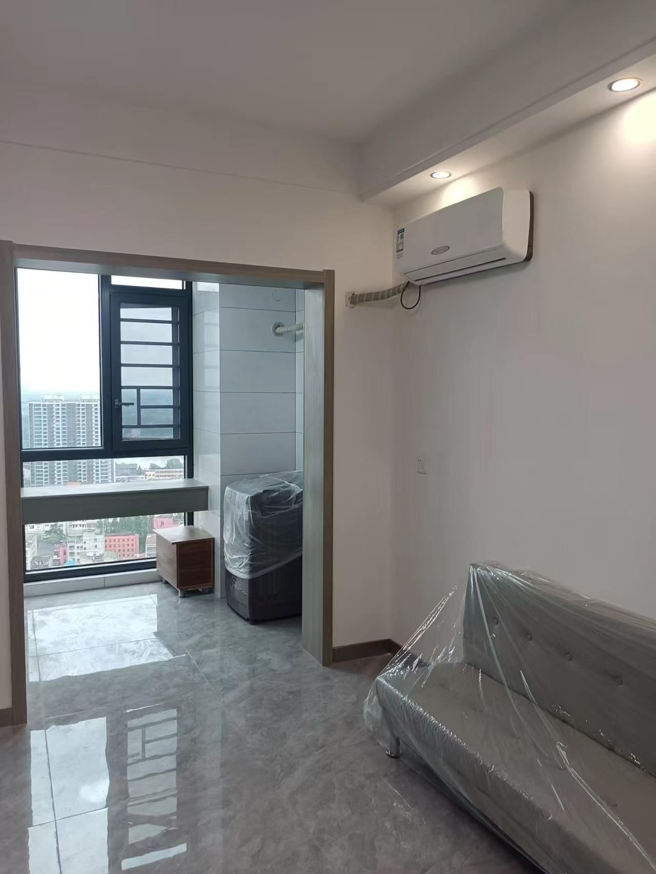 COCO天街.精装一室一厅出租.钥匙看房