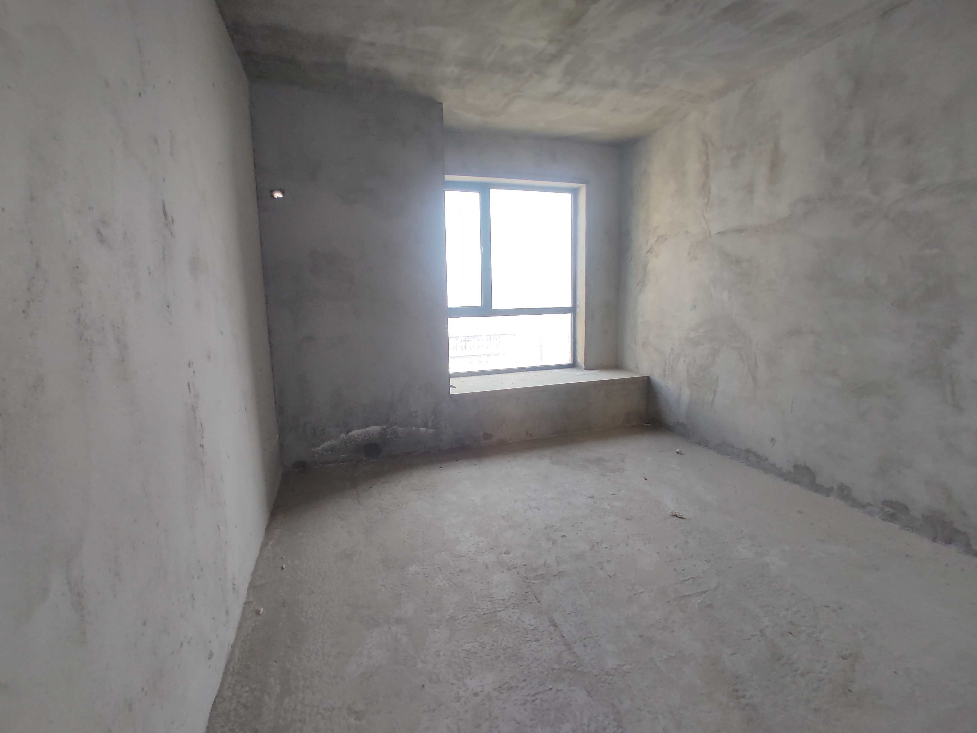 新城一号.毛坯三房.边户.看房方便