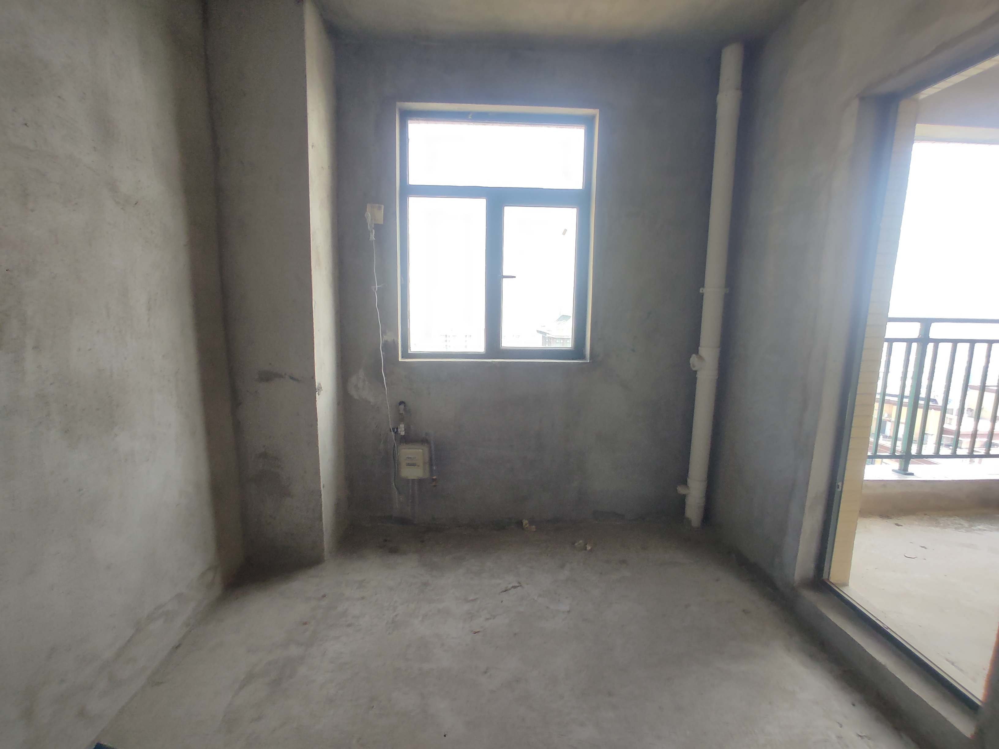 新城一号.毛坯三房.边户.看房方便