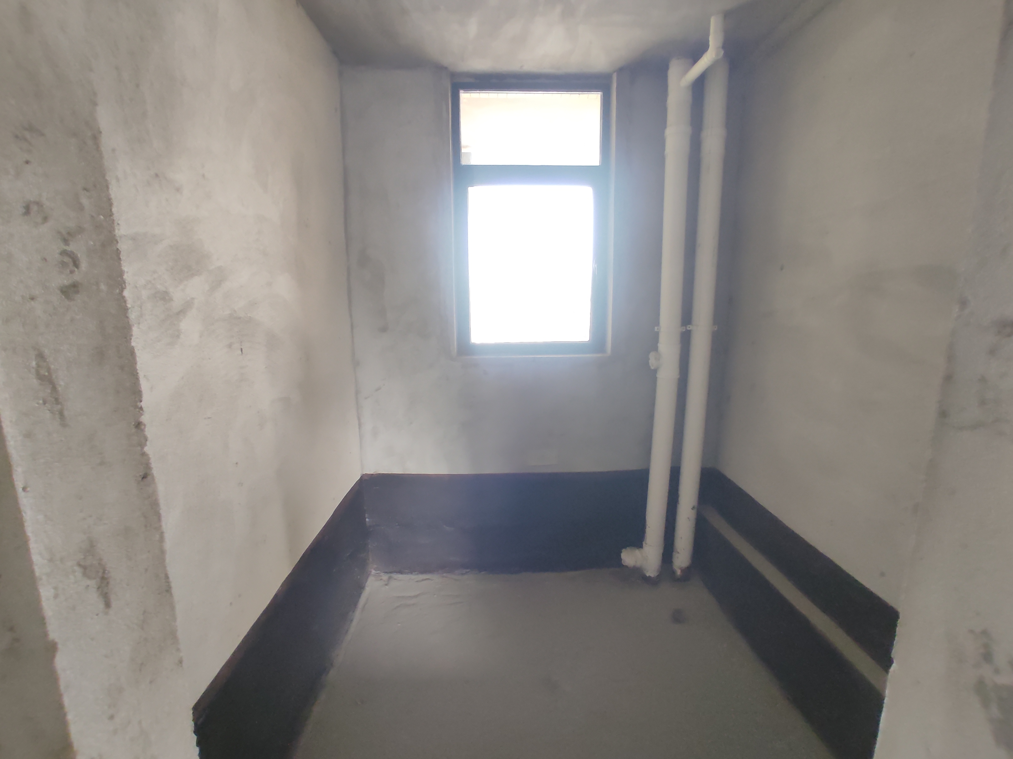 新城一号.毛坯三房.边户.看房方便