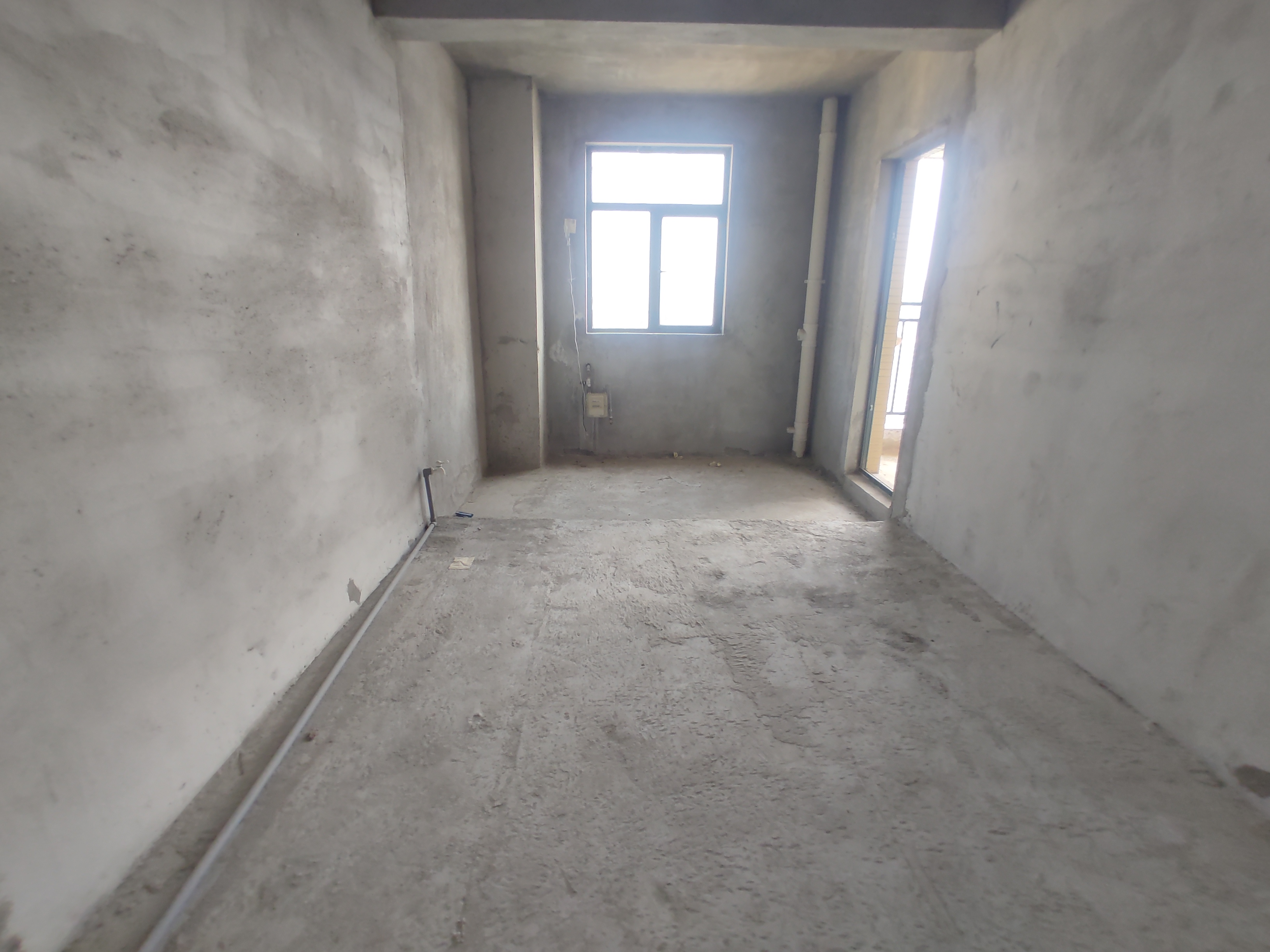 新城一号.毛坯三房.边户.看房方便