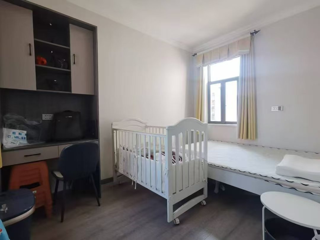 复州花园.精装三房.房子只装了两年左右.证件满二.看房方便