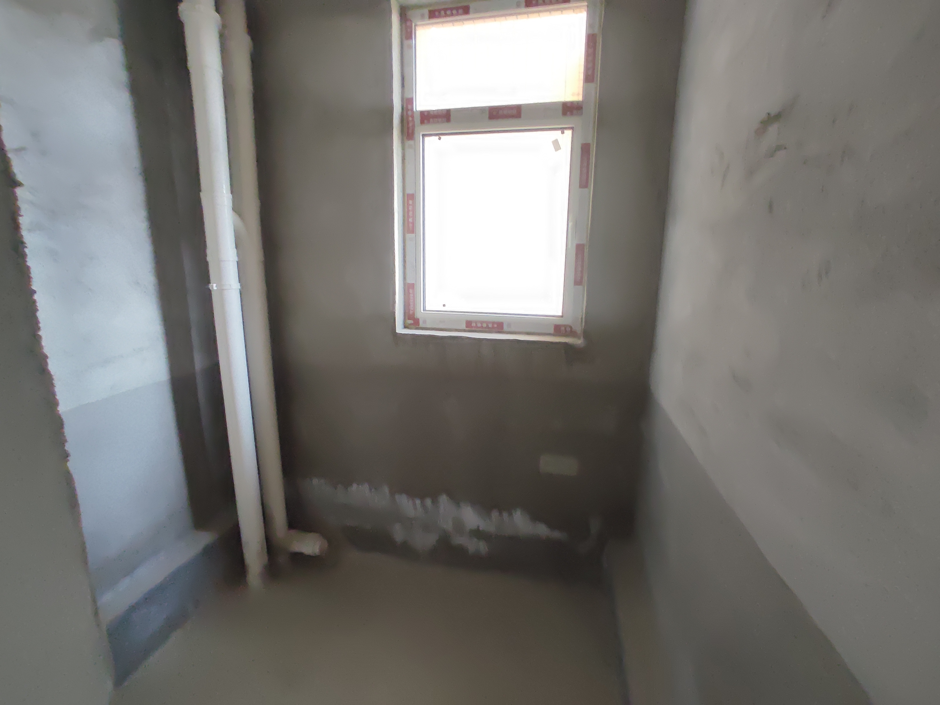 时代天骄.毛坯三房两卫.单价3100一平.看房方便