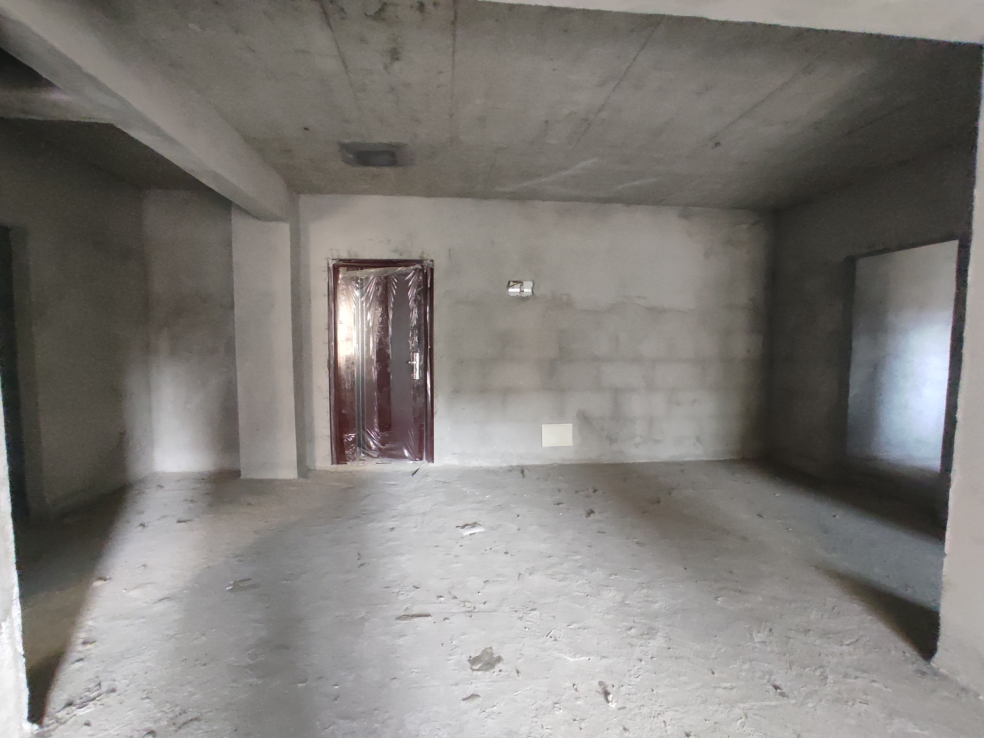 时代天骄.毛坯三房两卫.单价3100一平.看房方便