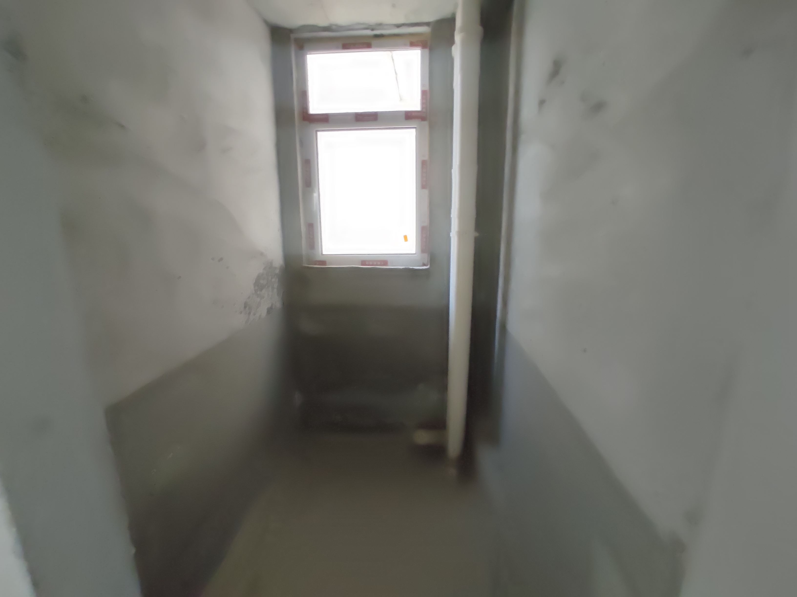 时代天骄.毛坯三房两卫.单价3100一平.看房方便