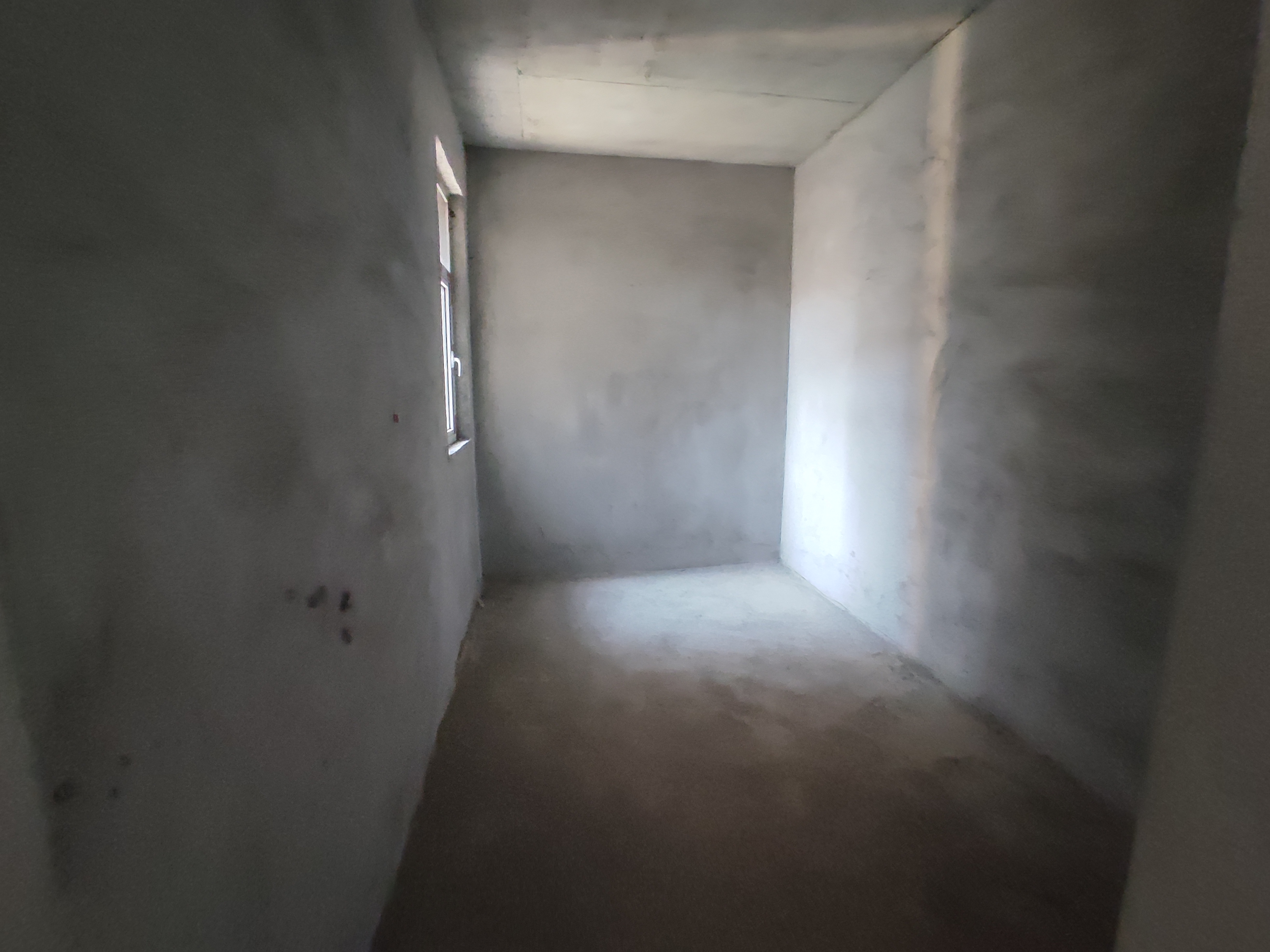 时代天骄.毛坯三房两卫.单价3100一平.看房方便