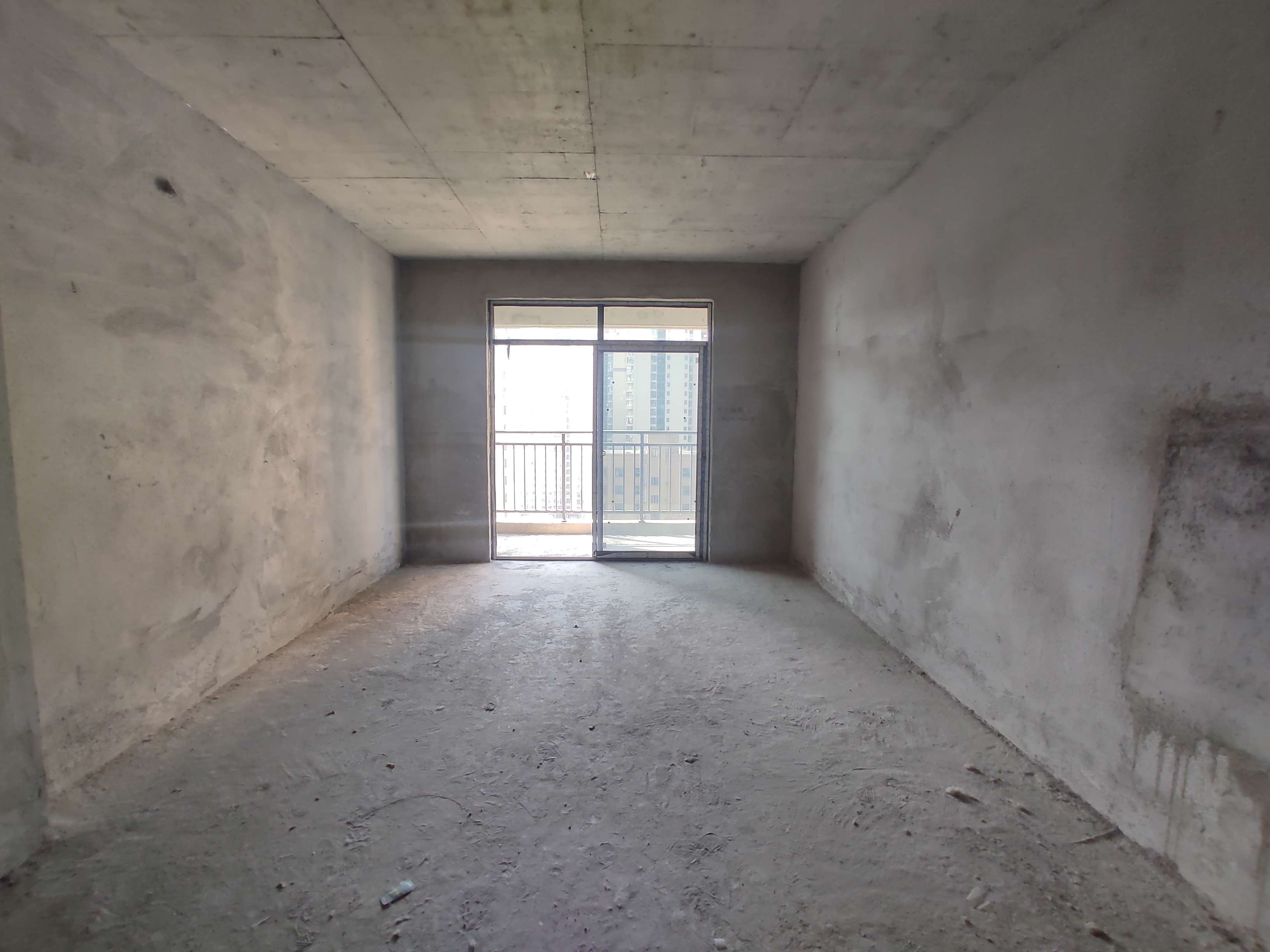 时代天骄.毛坯三房两卫.单价3100一平.看房方便