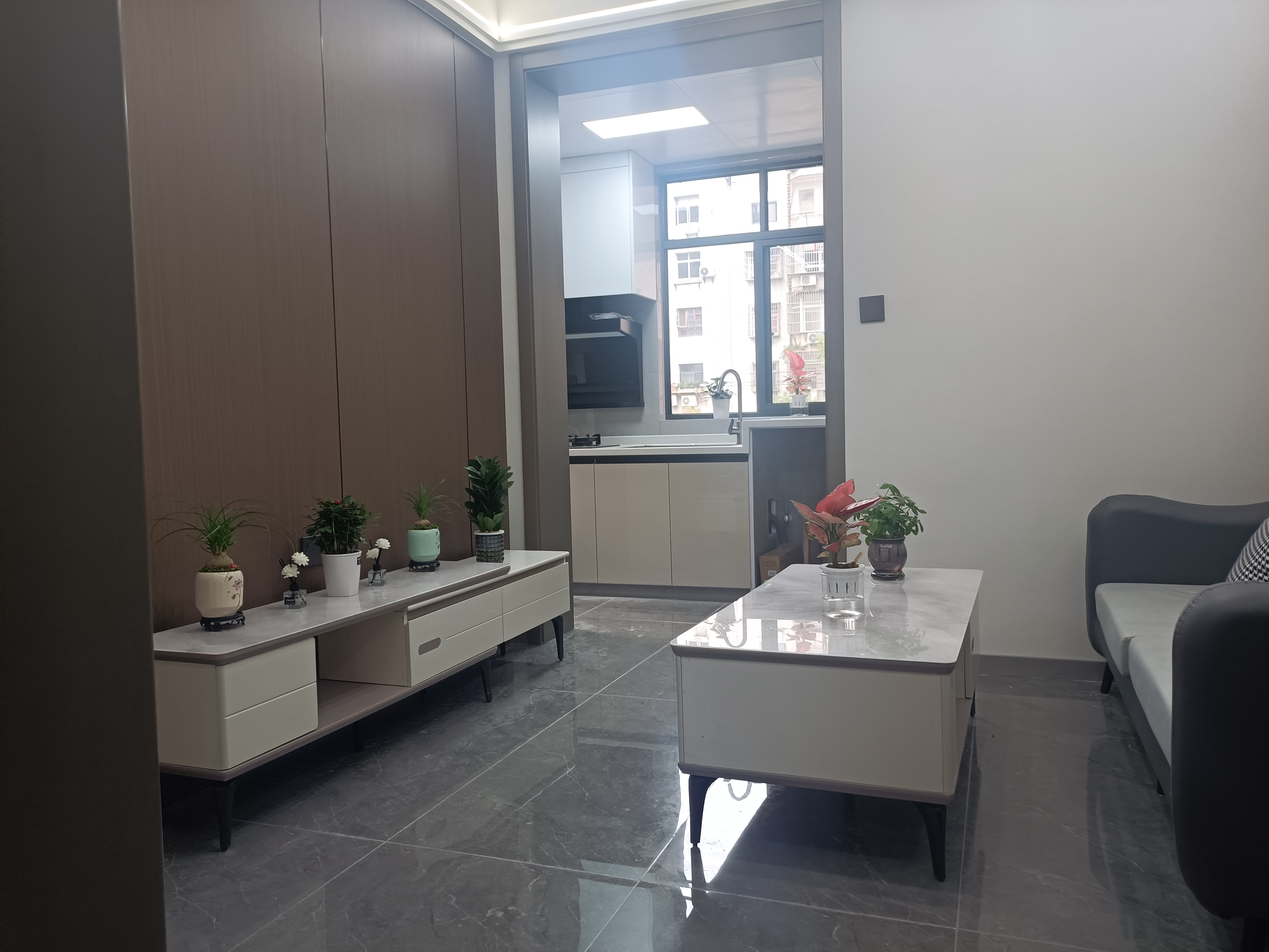 实验晓学旁3室2厅 精装修  中间楼层 26.8万优价出售！