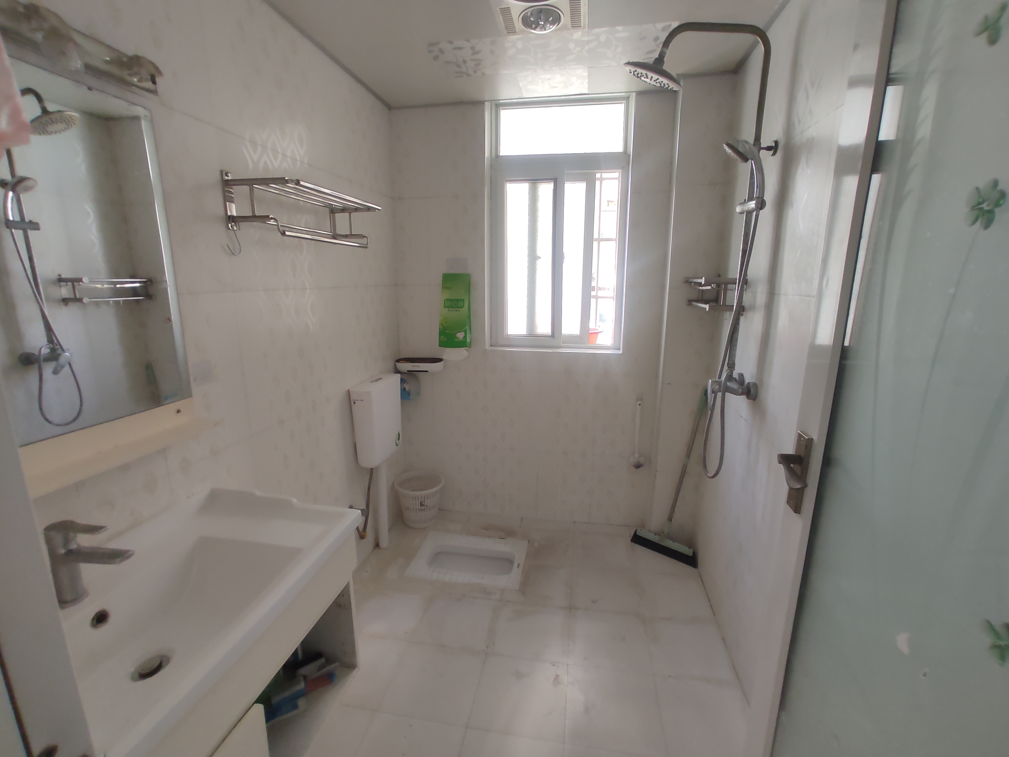 绿洲花苑.精装大两房.证件满二.南北通透.看房方便