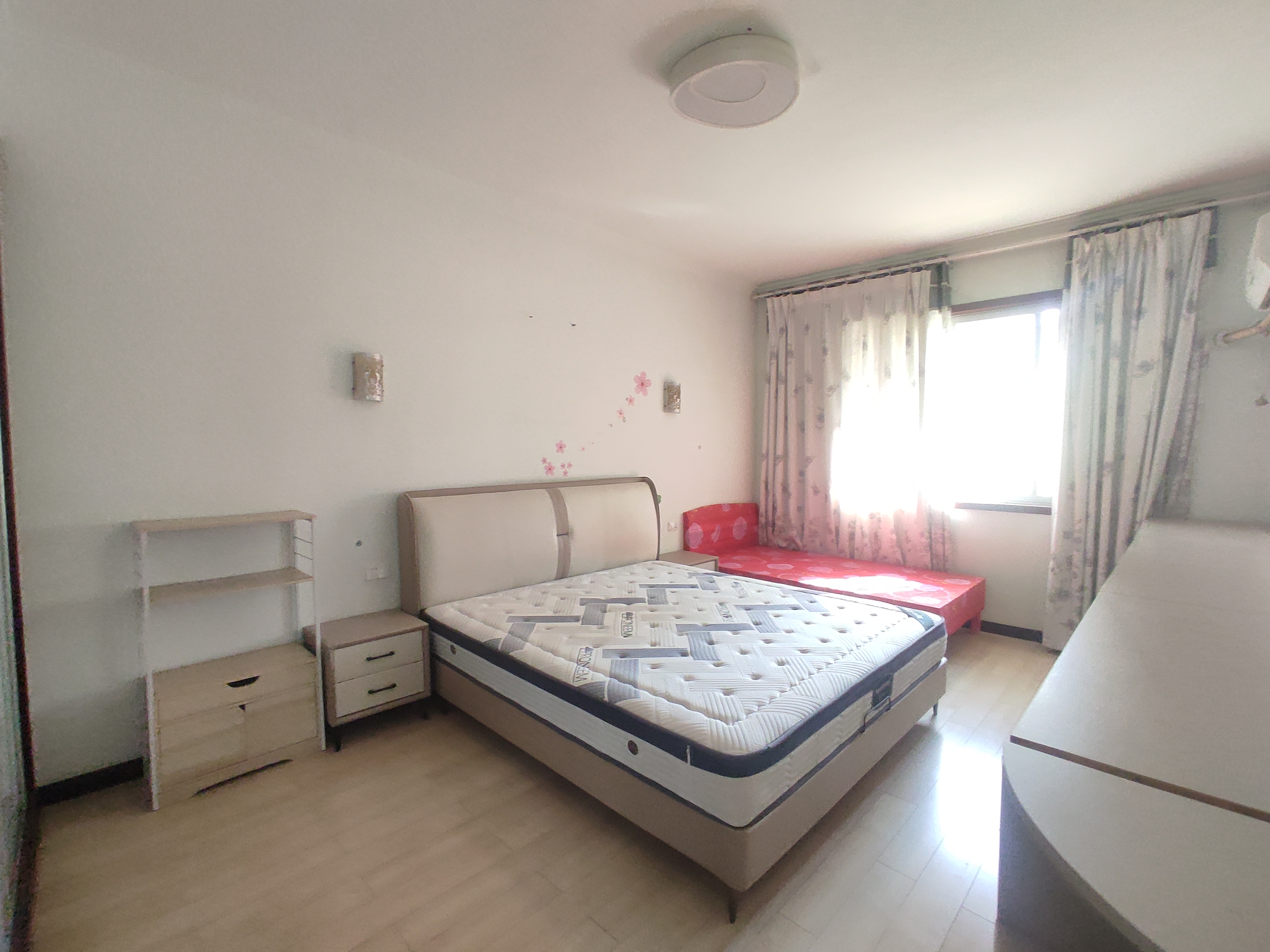 绿洲花苑.精装大两房.证件满二.南北通透.看房方便