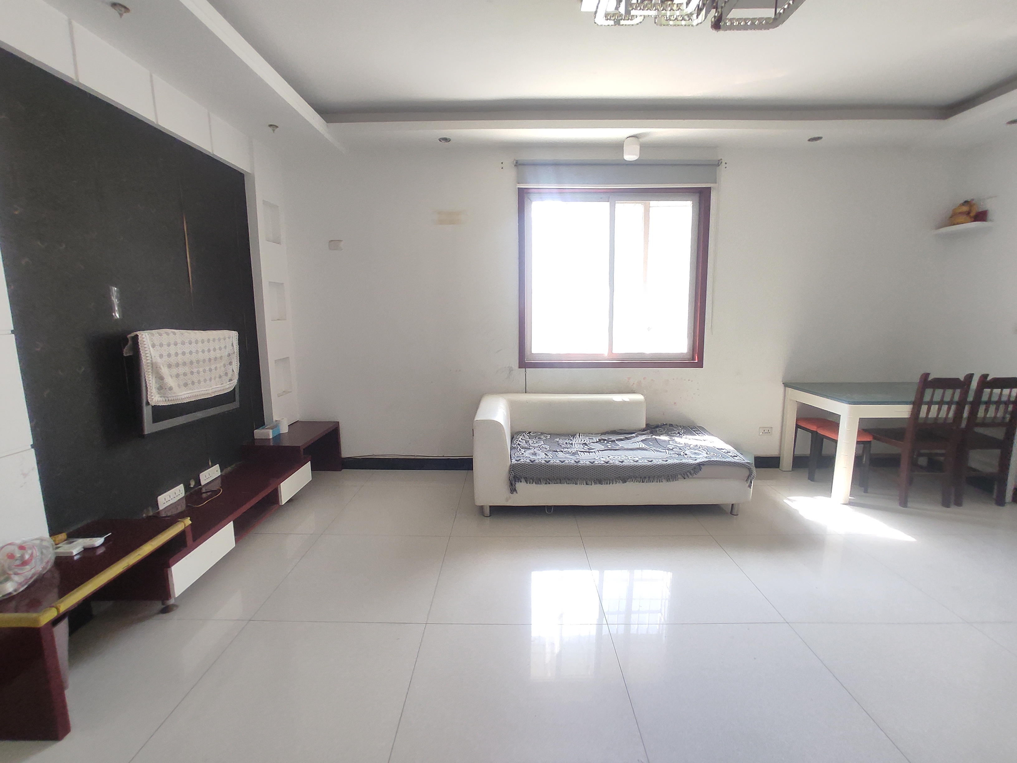 绿洲花苑.精装大两房.证件满二.南北通透.看房方便