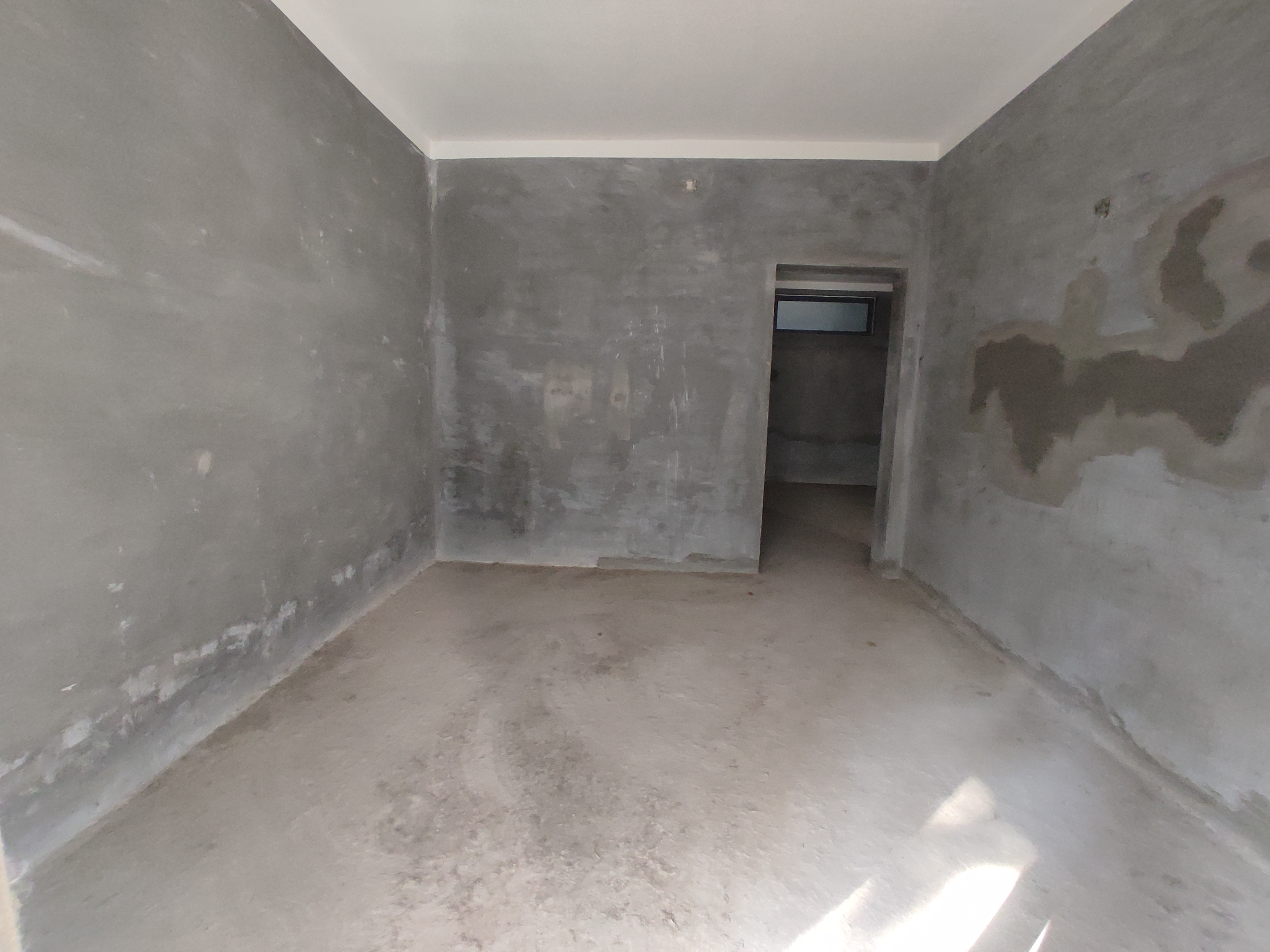 绿地华庭锦城.毛坯复试大四房.带车库.证件满二.看房方便