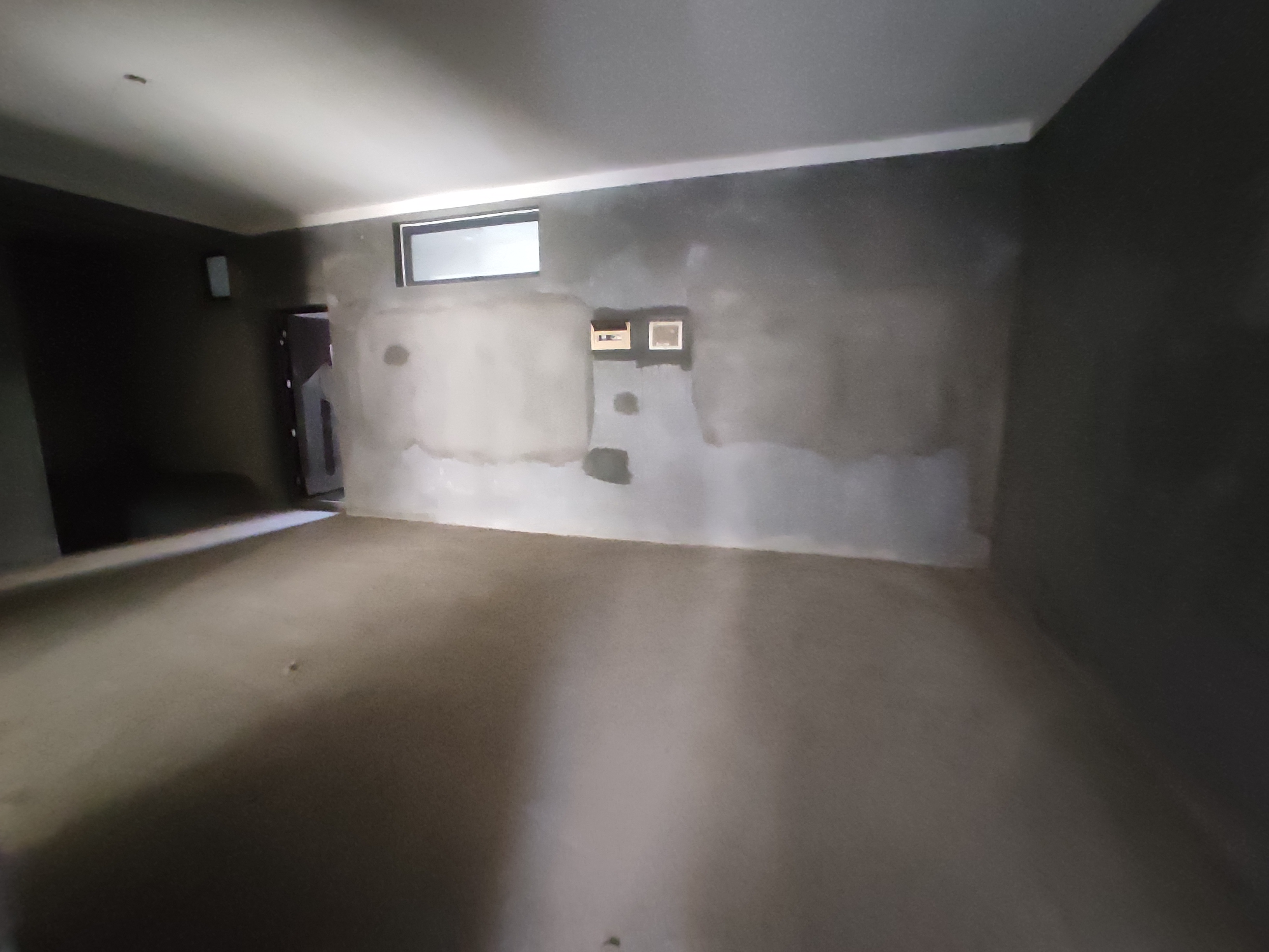 绿地华庭锦城.毛坯复试大四房.带车库.证件满二.看房方便