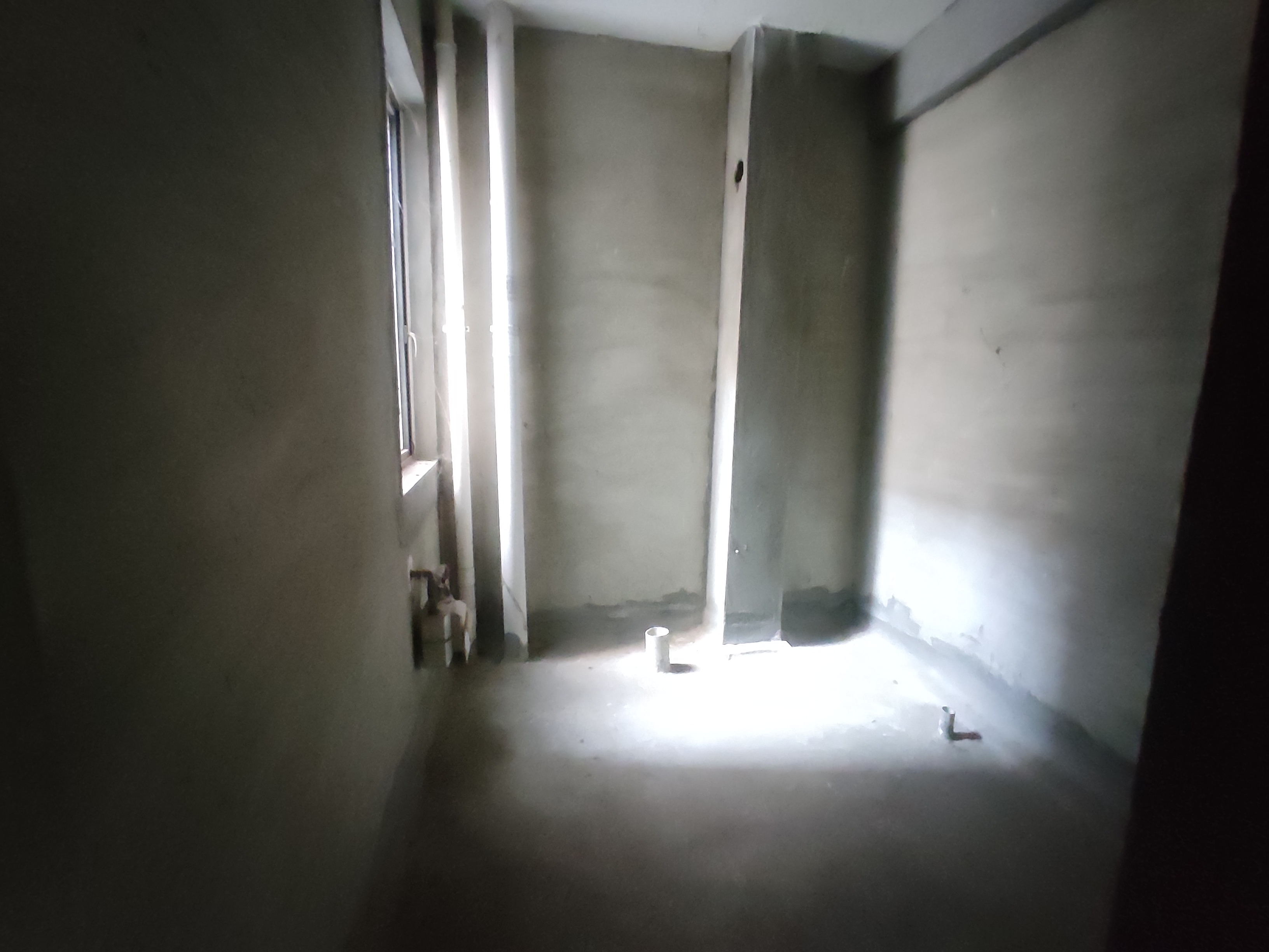 绿地华庭锦城.毛坯复试大四房.带车库.证件满二.看房方便