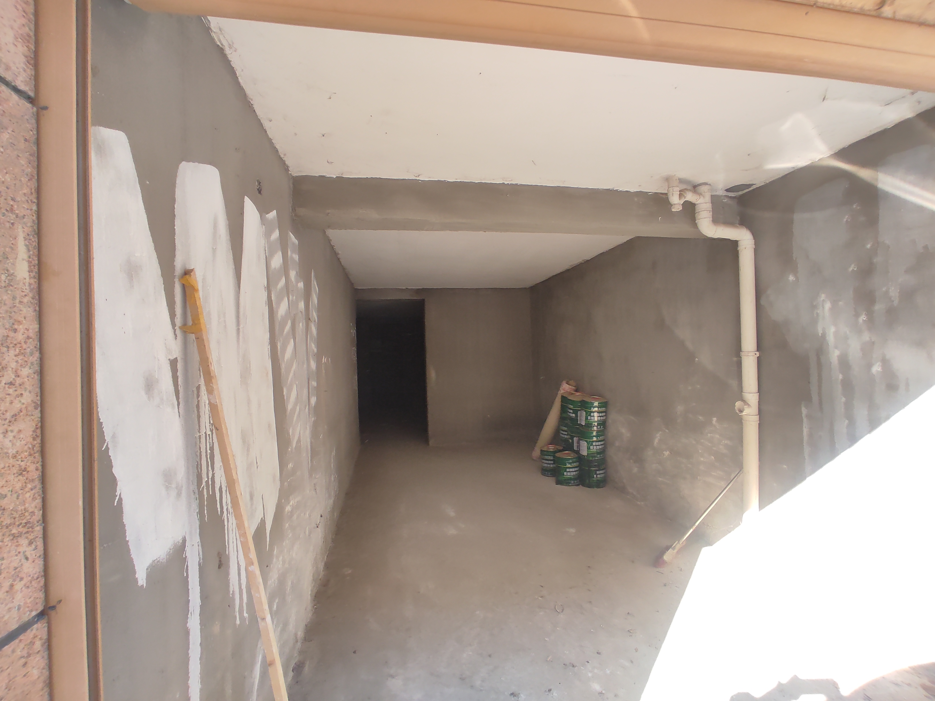 绿地华庭锦城.毛坯复试大四房.带车库.证件满二.看房方便