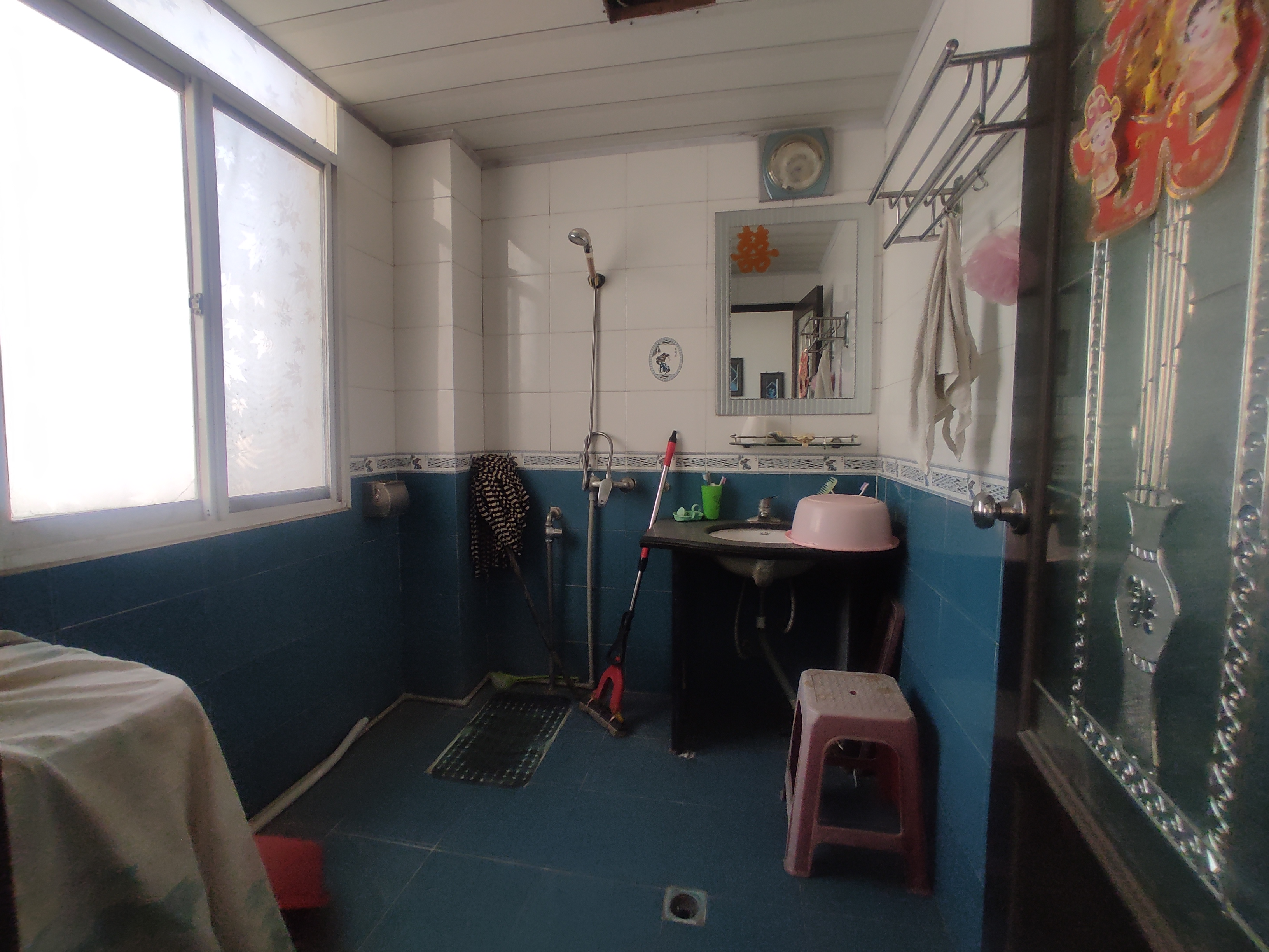 一中对面.新村河小区.精装大两房.小区有出场好停车.证件满二.看房方便