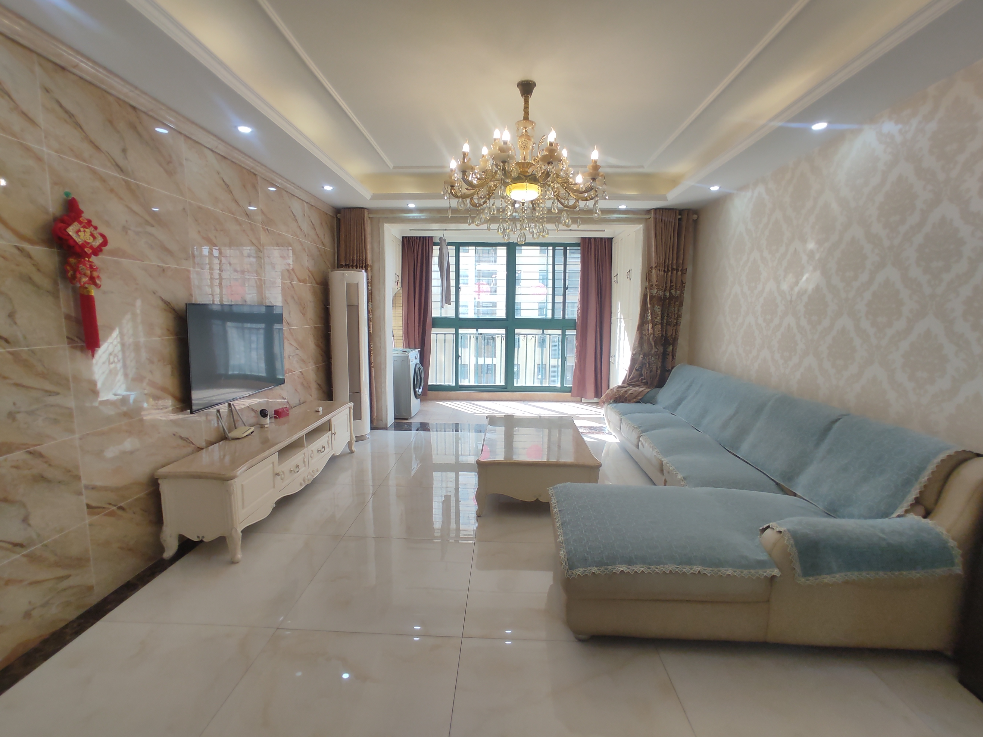 新城一号.精装大三房.东边户.房子保养的蛮新.中间楼层.证件满二