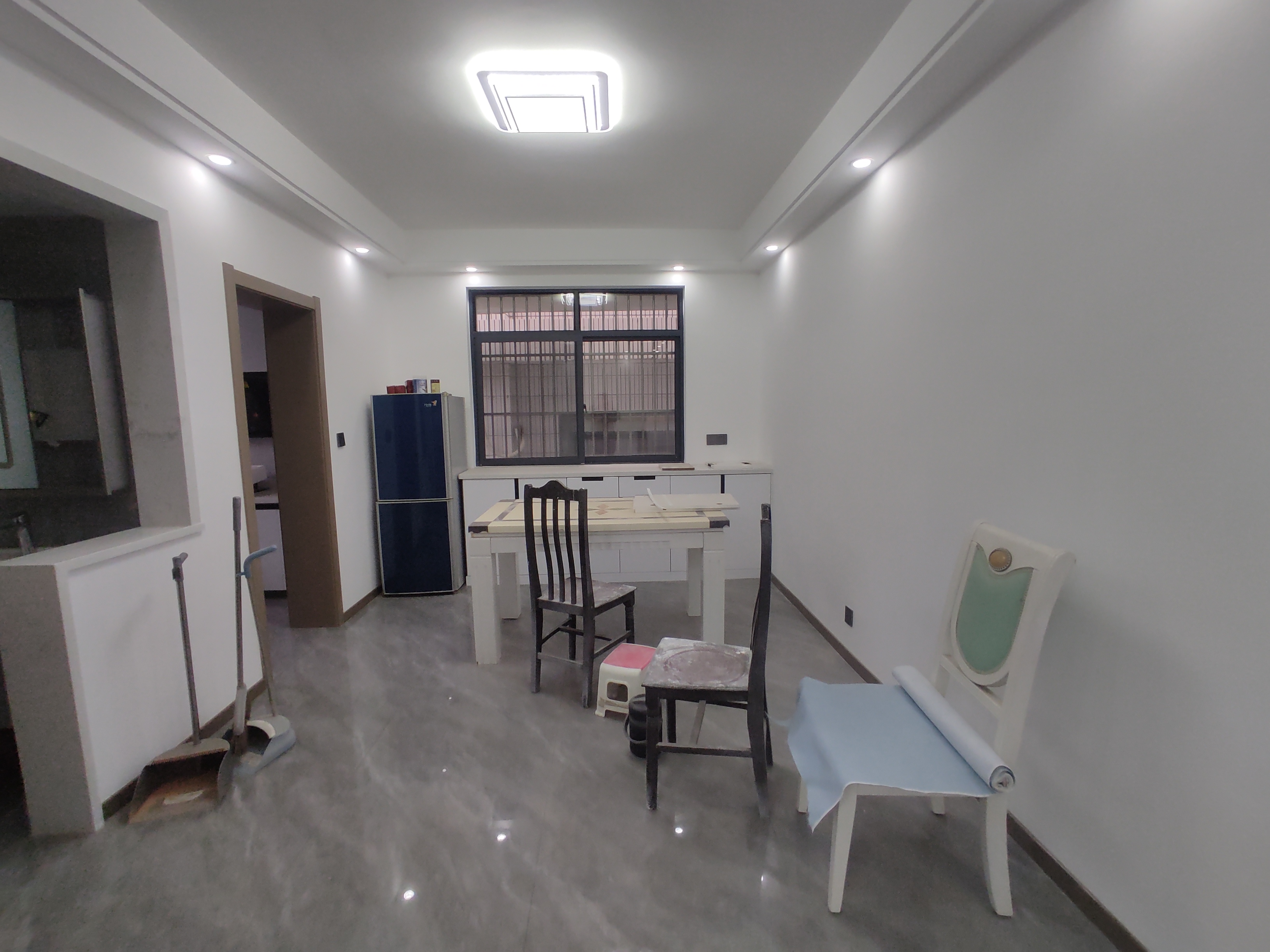 复州花园.精装三房业主重新装修的.证件满二.看房方便