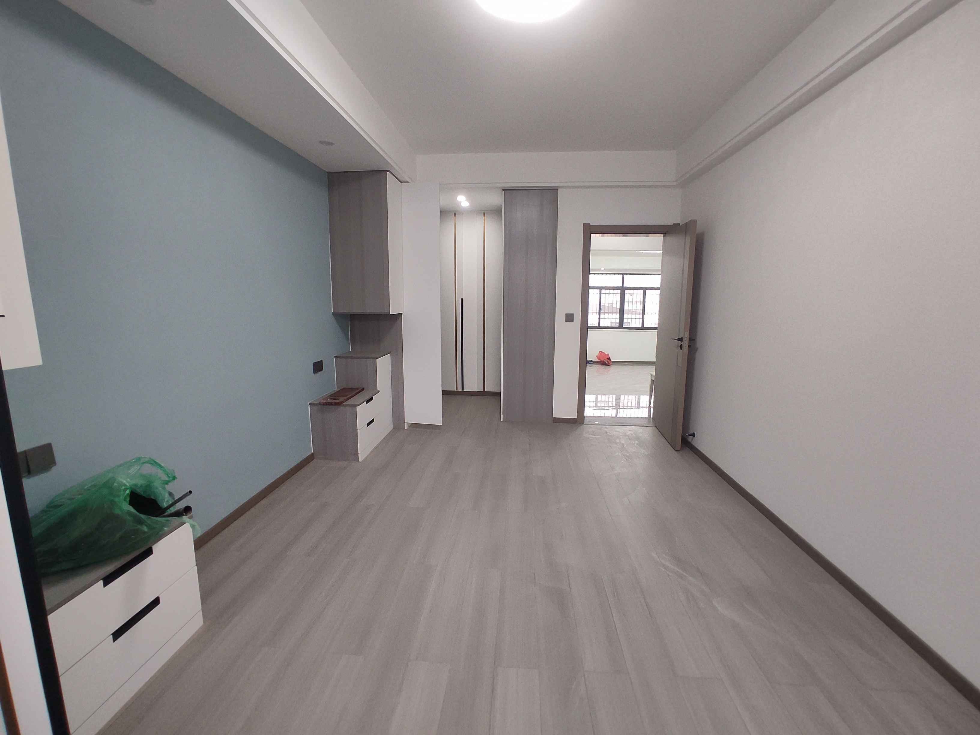 复州花园.精装三房业主重新装修的.证件满二.看房方便