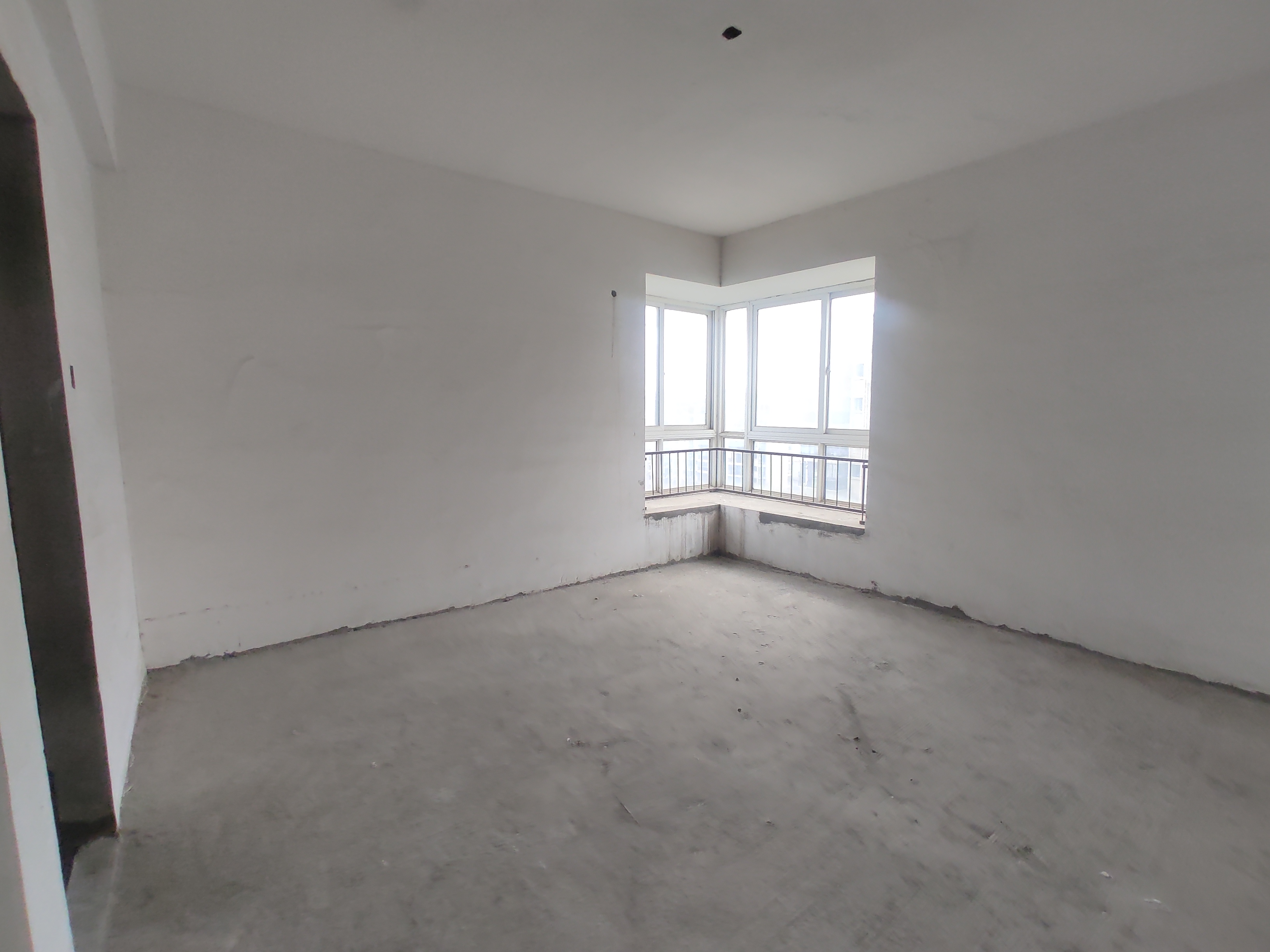 三丰鼎城毛坯大四房.大家庭住这面积，舒服好楼层.证件满二