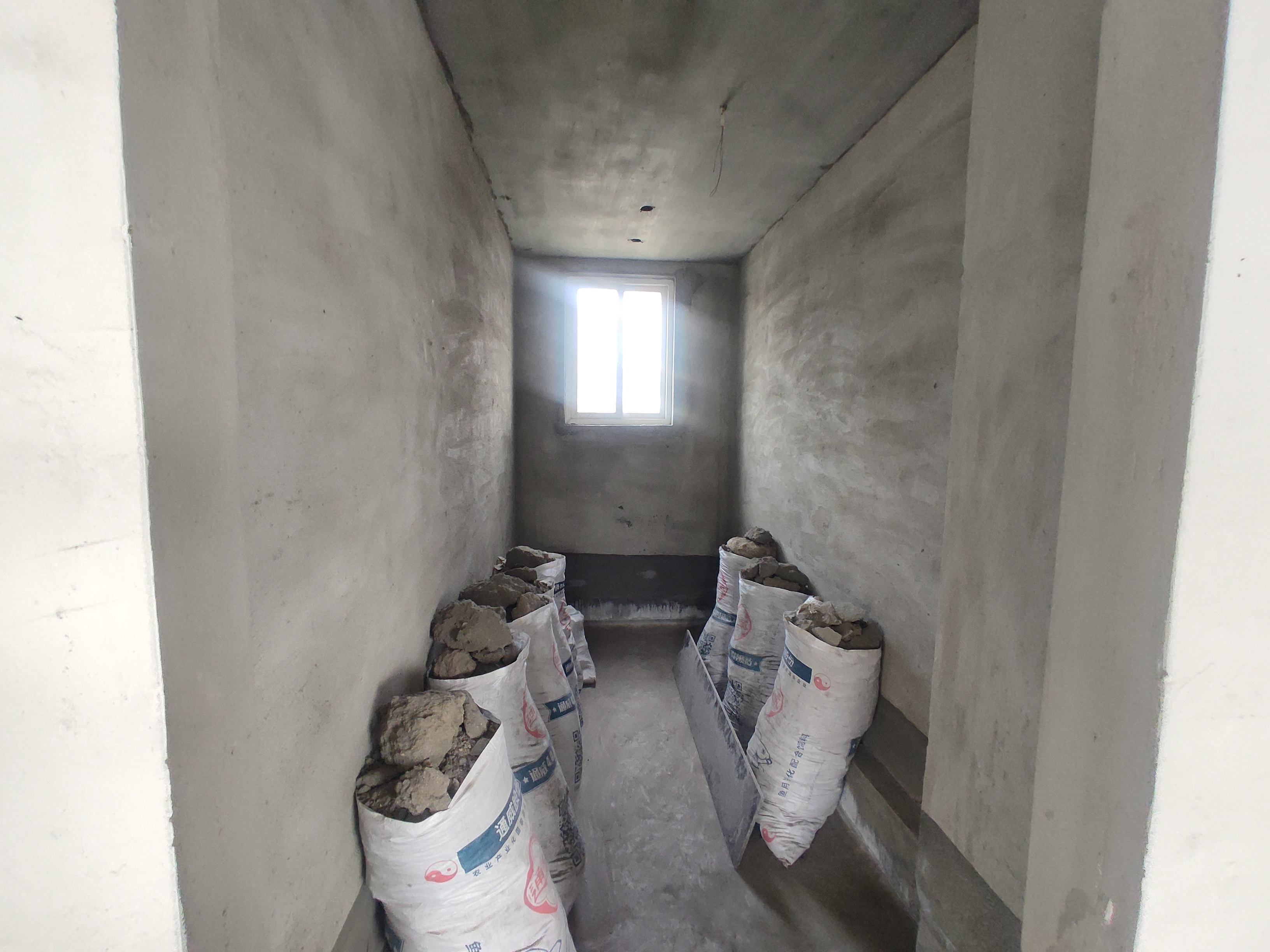 三丰鼎城毛坯大四房.大家庭住这面积，舒服好楼层.证件满二