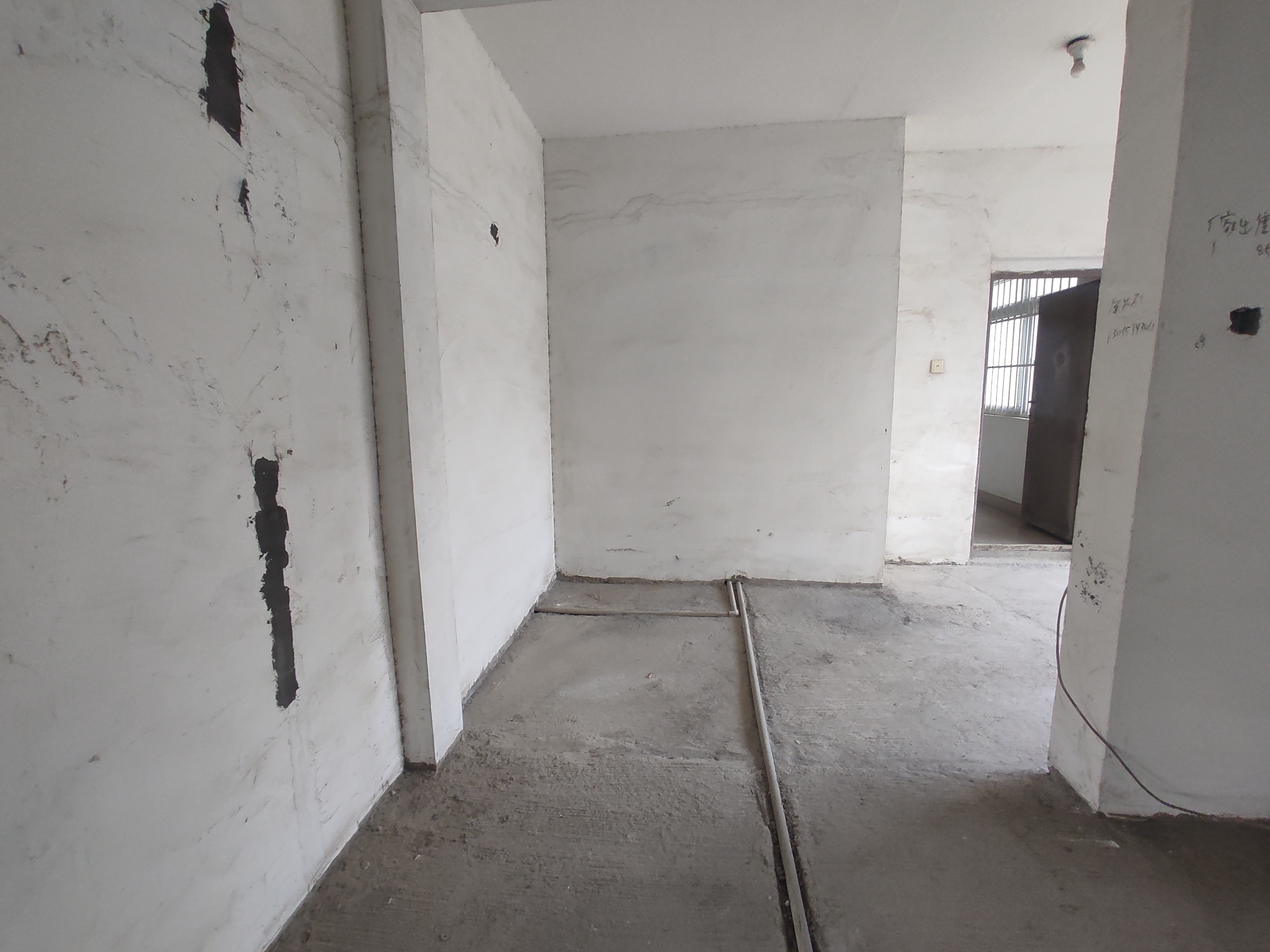 三丰鼎城毛坯大四房.大家庭住这面积，舒服好楼层.证件满二