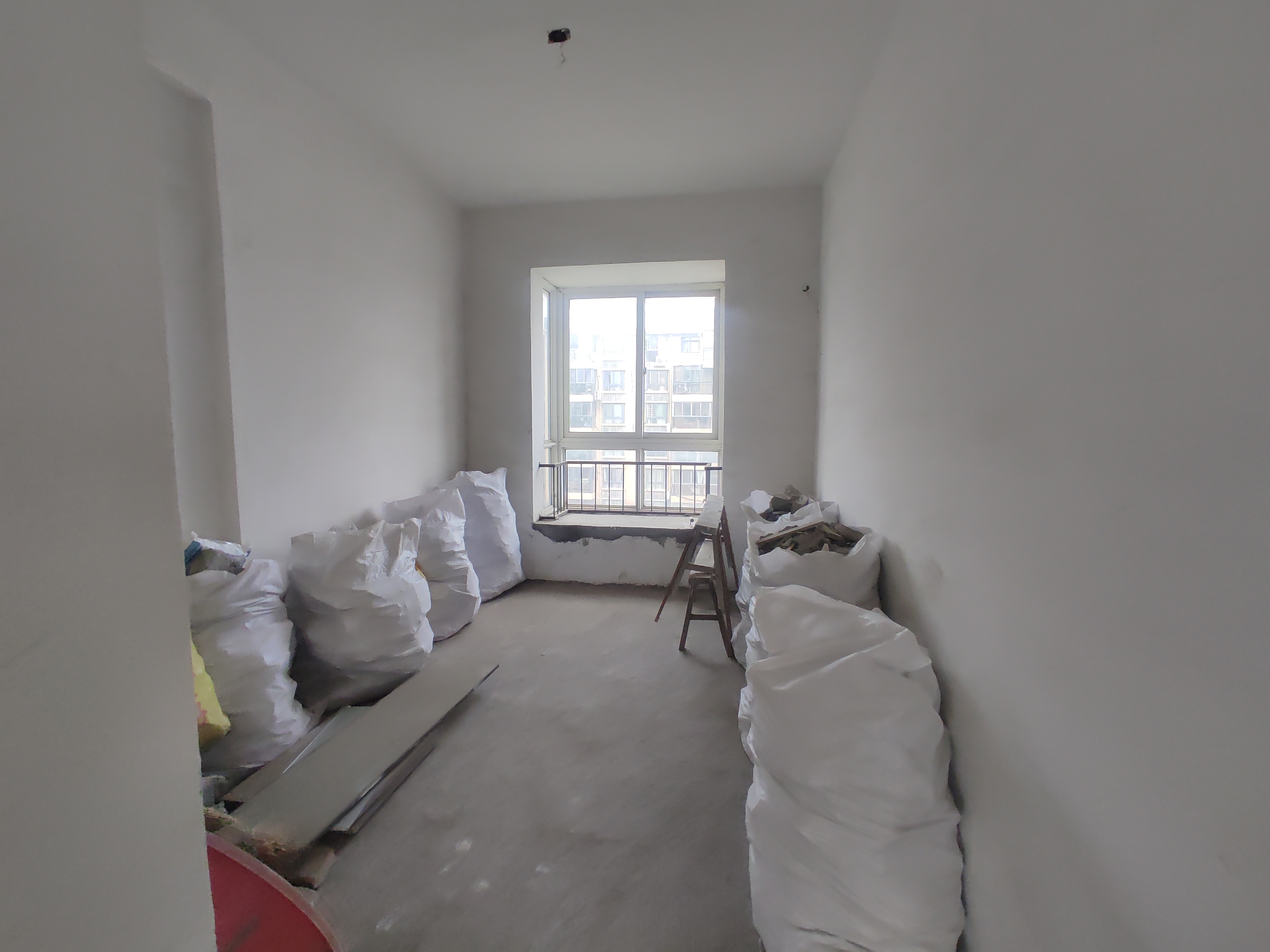 三丰鼎城毛坯大四房.大家庭住这面积，舒服好楼层.证件满二