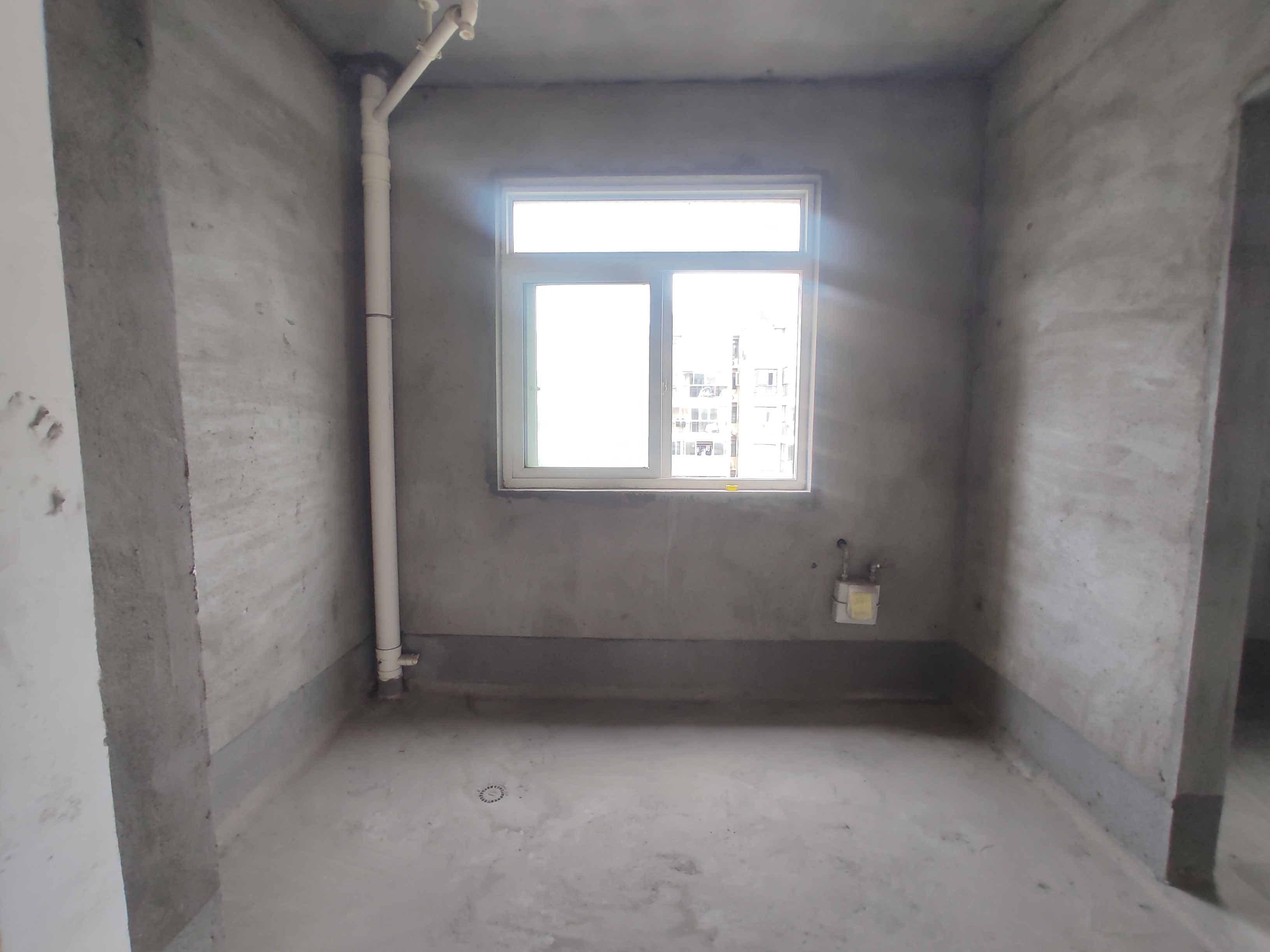 三丰鼎城毛坯大四房.大家庭住这面积，舒服好楼层.证件满二