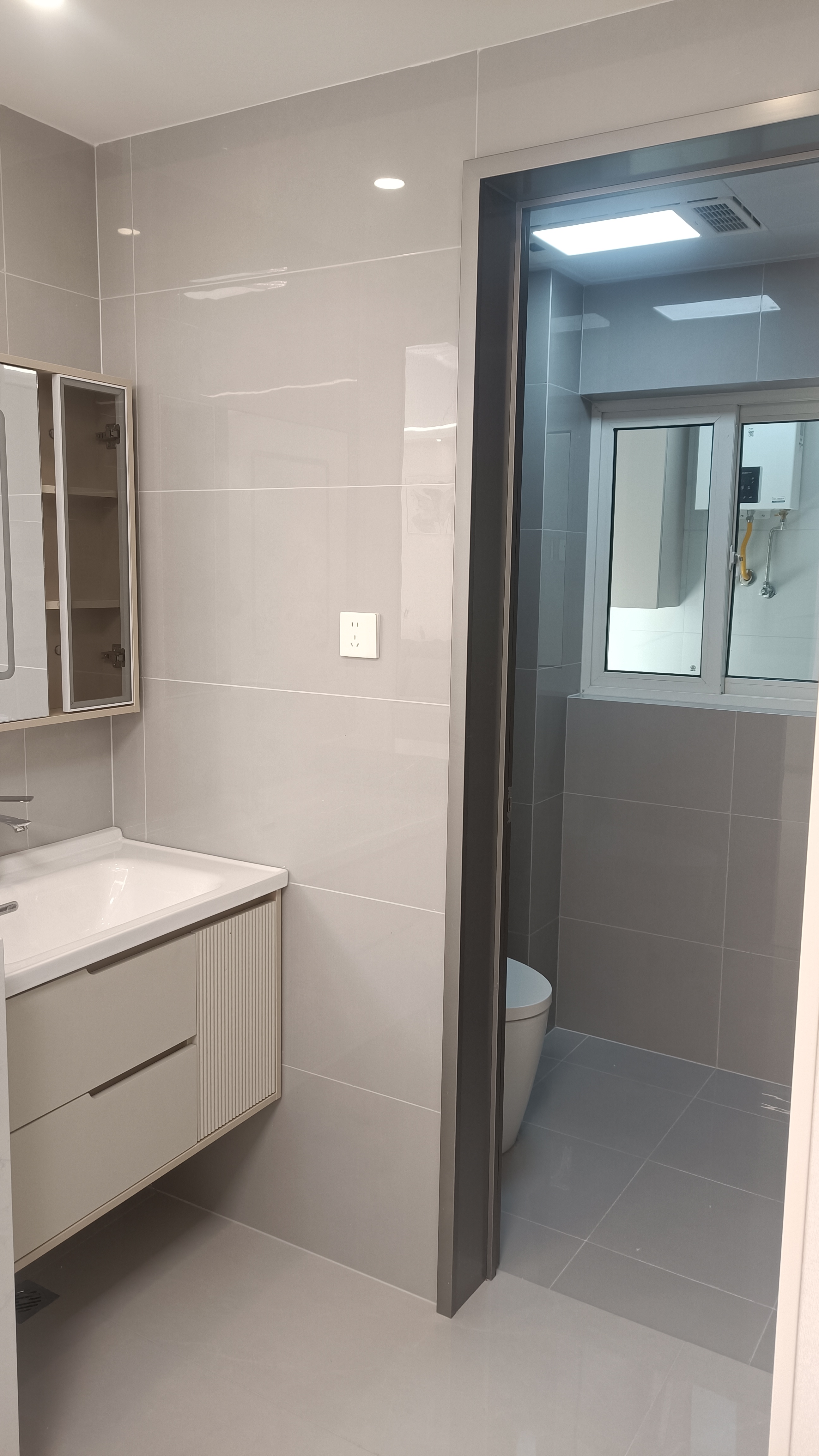 风和日丽全新装修家具全配拎包即住优价出售！