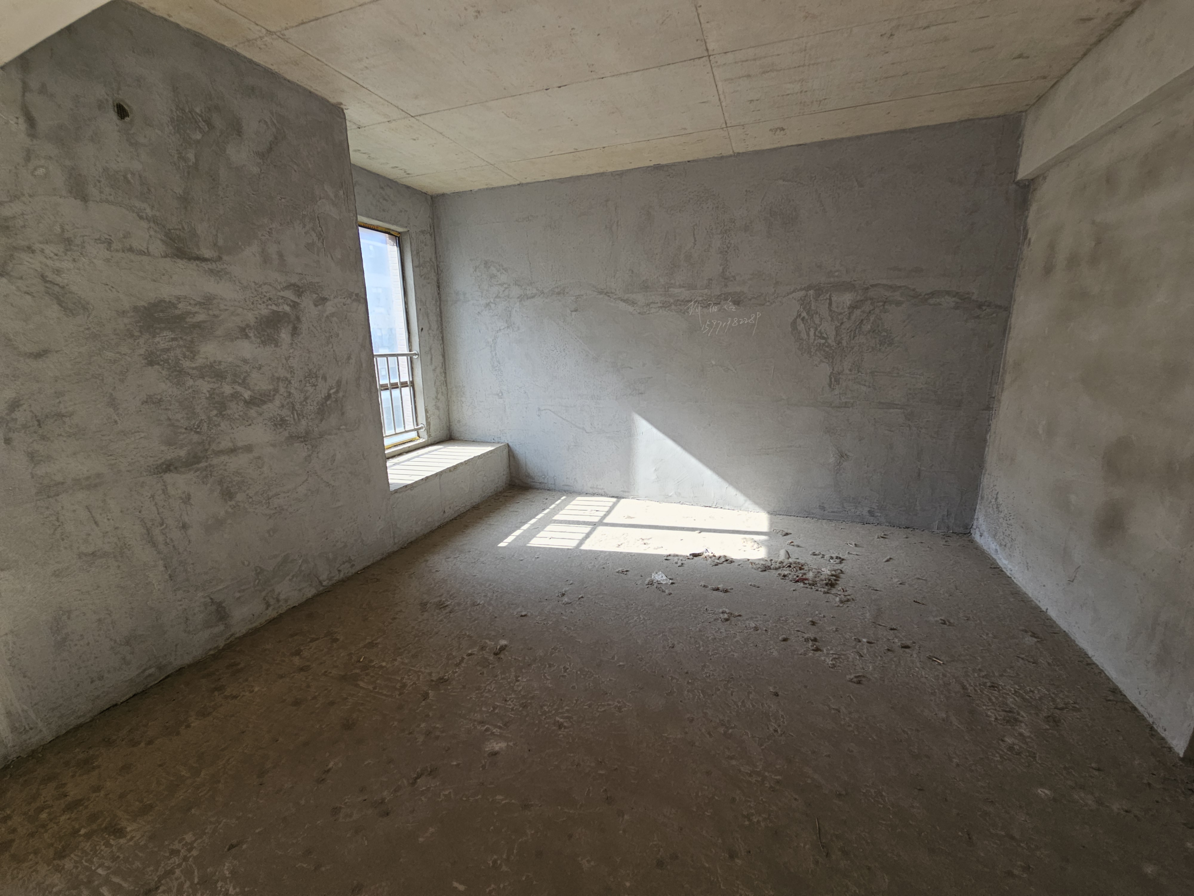 新城一号五期161平洋房中间楼层证满二看房方便电梯入户