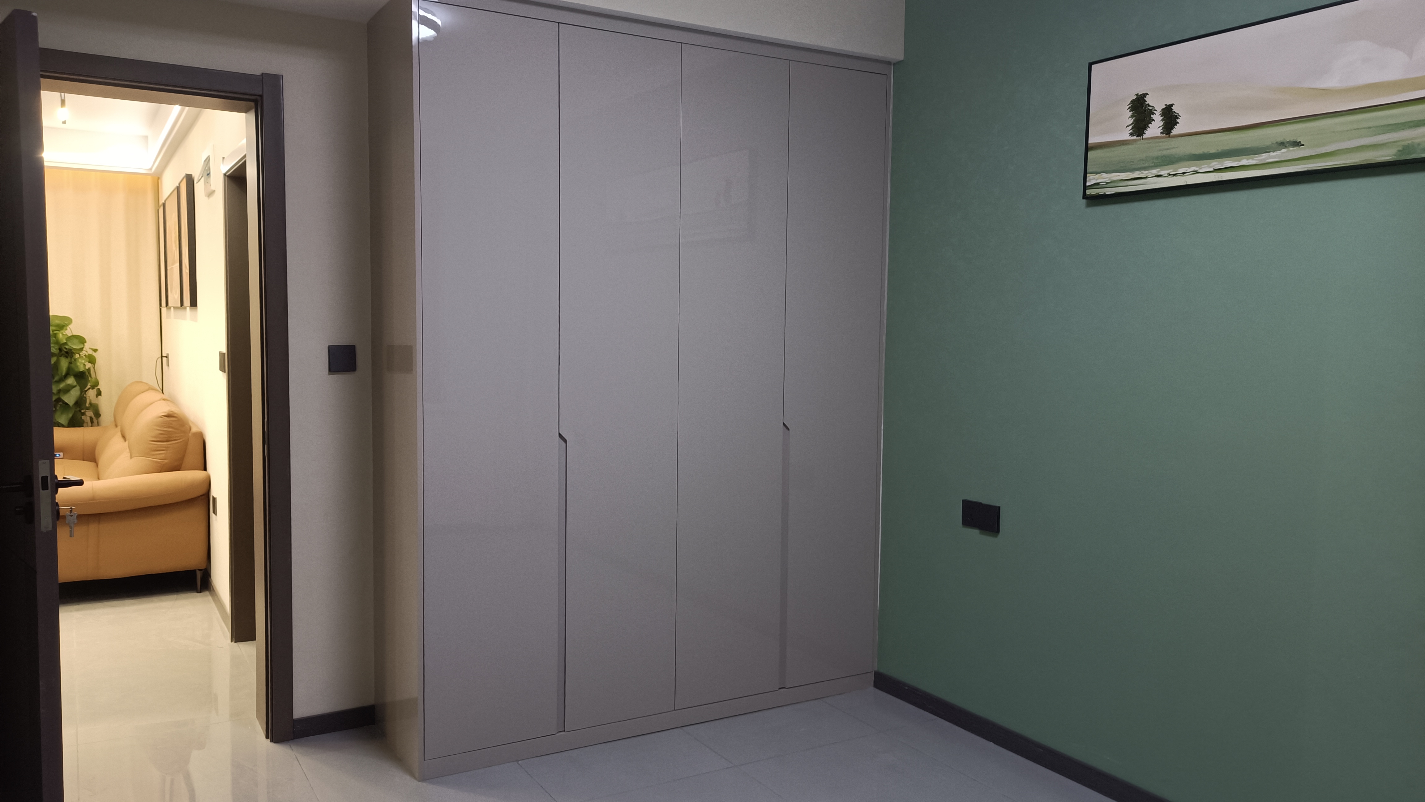 仙桃城区带大院子，全新精装修两证全，支持按揭贷款！