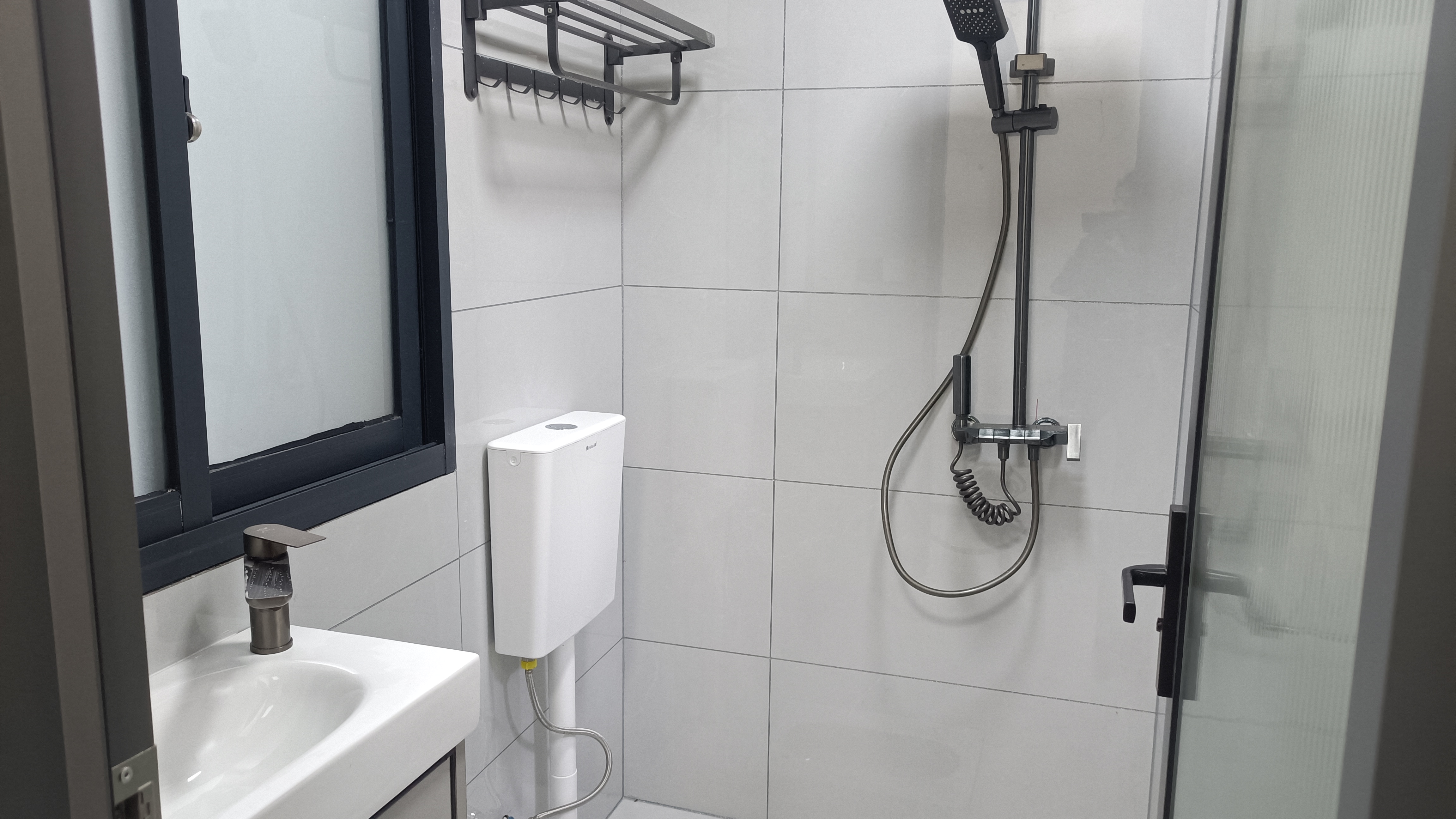 仙桃城区带大院子，全新精装修两证全，支持按揭贷款！