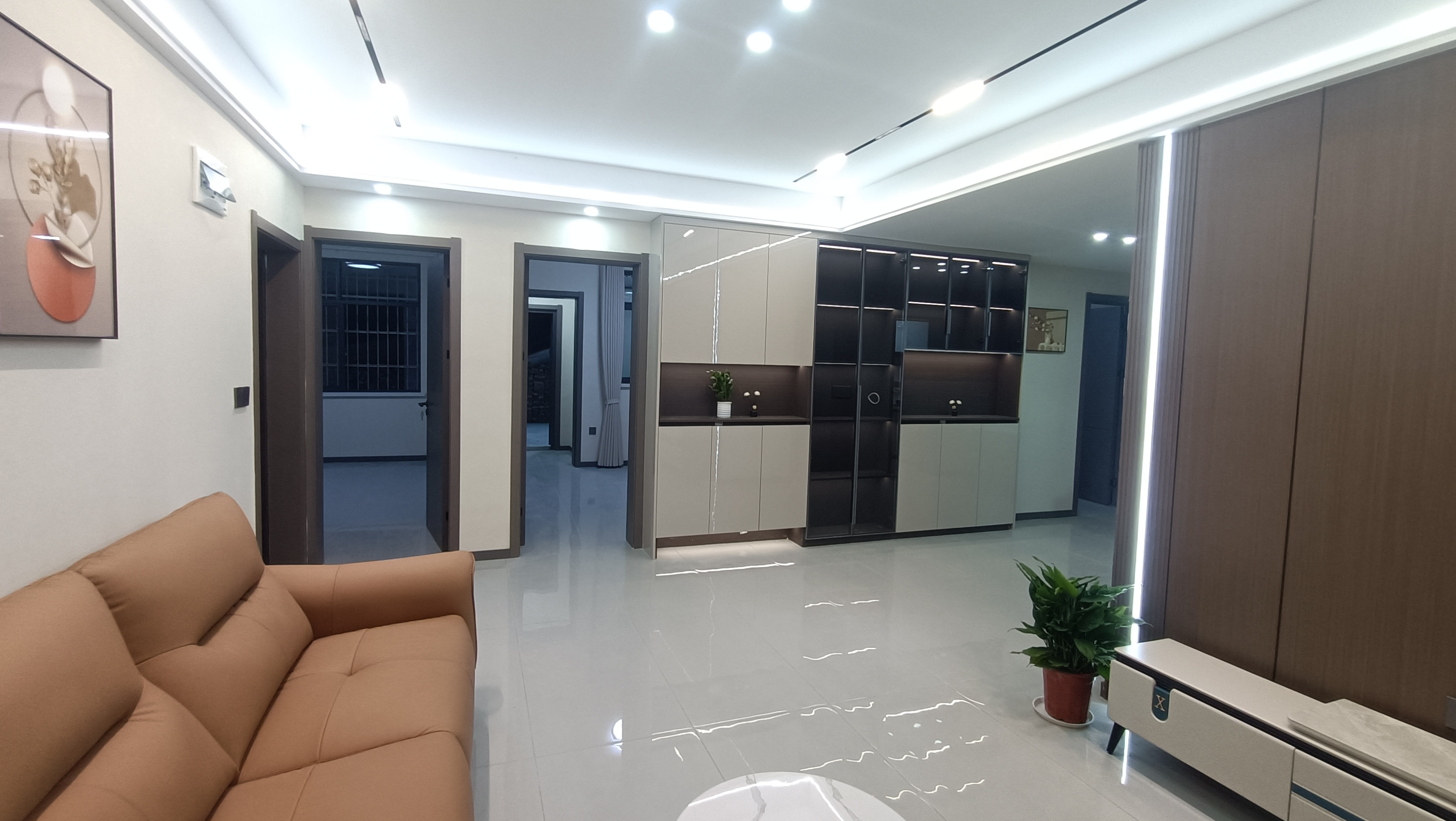 仙桃城区带大院子，全新精装修两证全，支持按揭贷款！