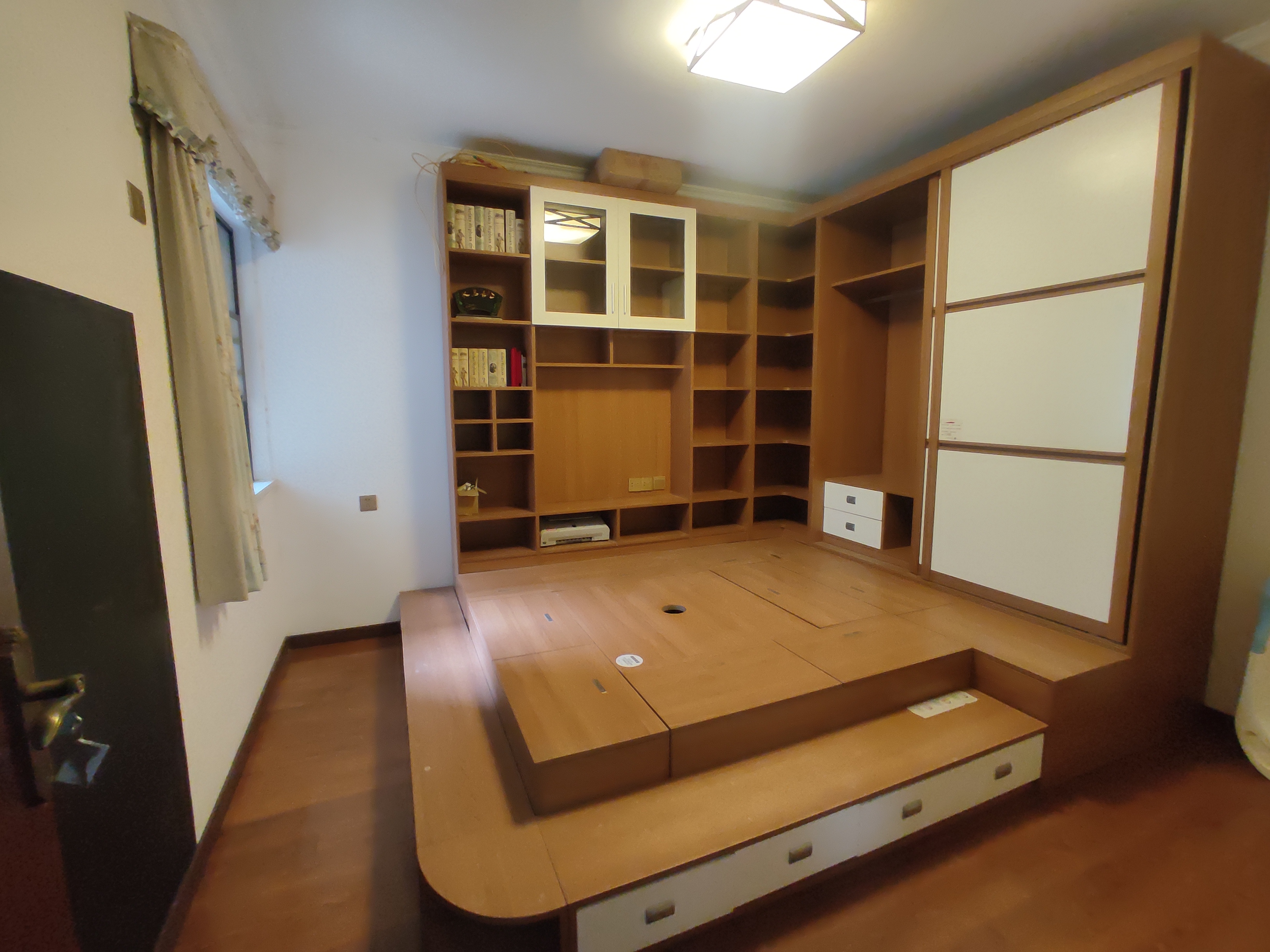 元泰未来城.精装三房两位.证件满二.看房有钥匙