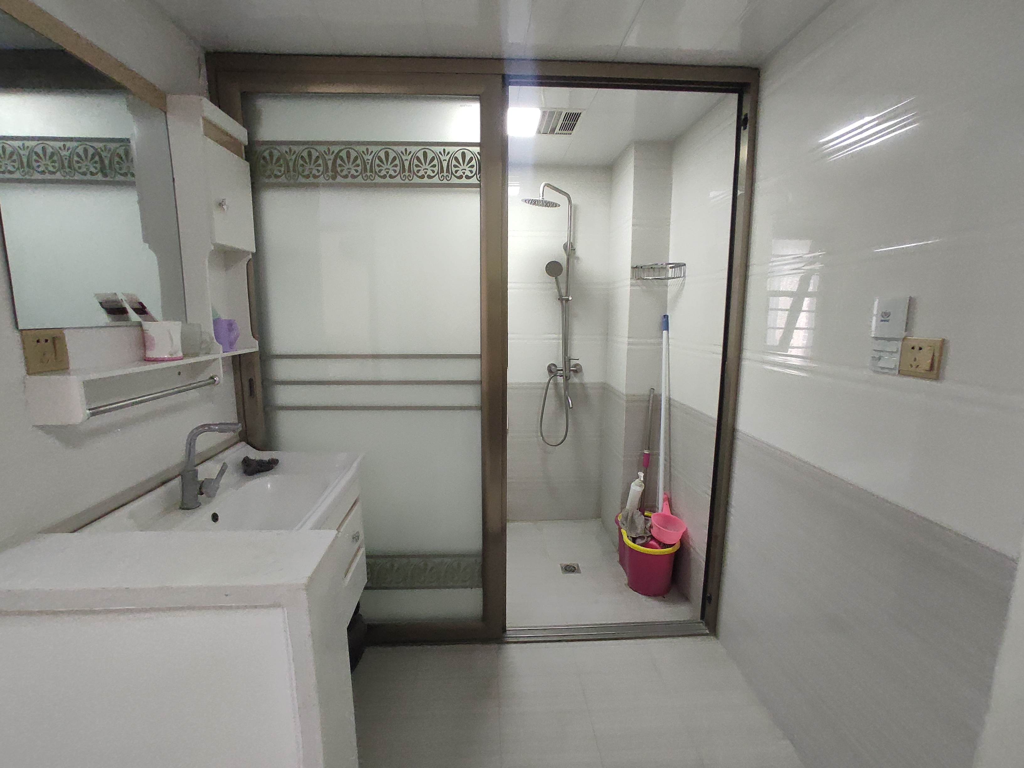 元泰未来城.精装三房两位.证件满二.看房有钥匙