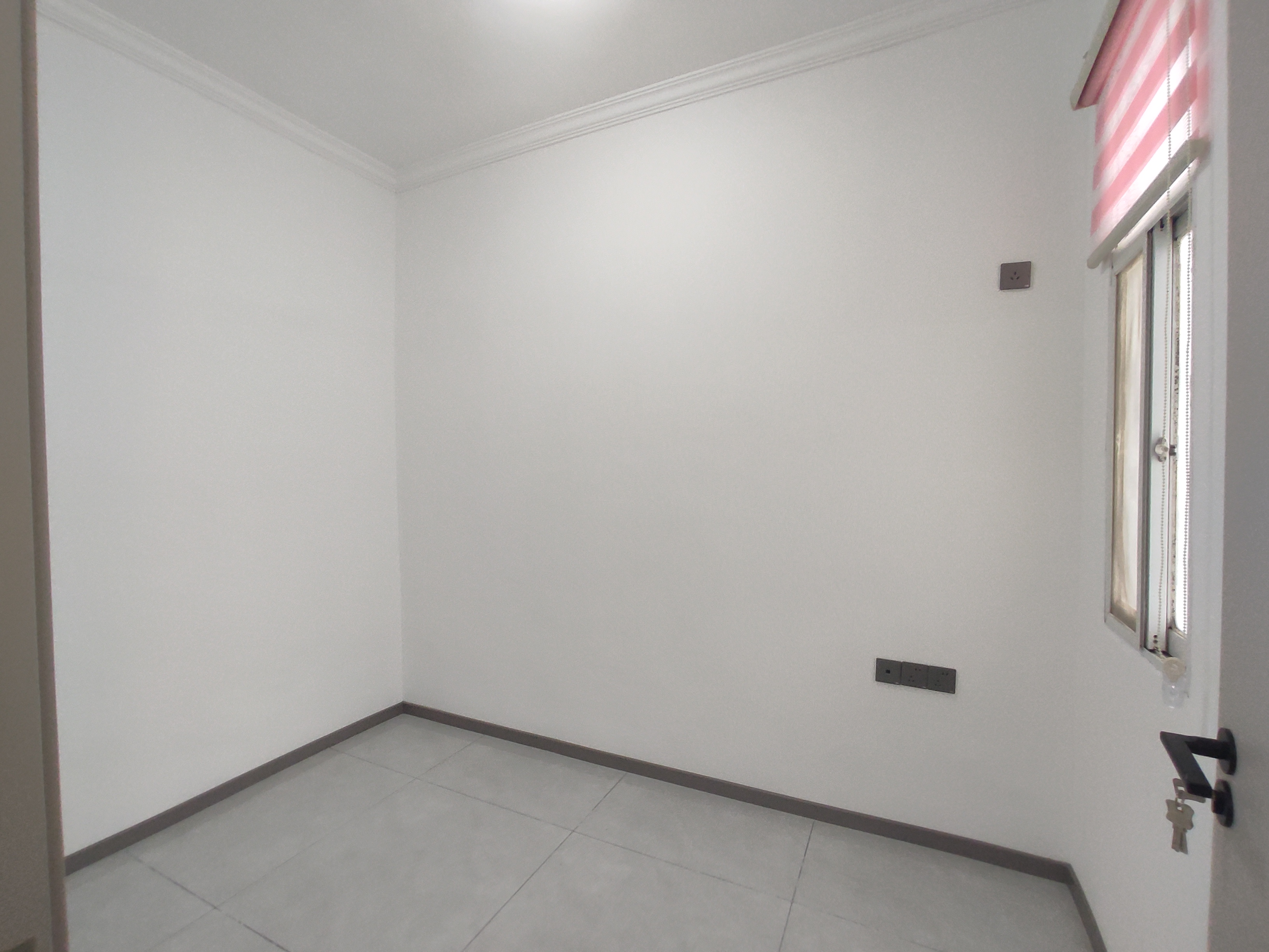 剑桥名邸.毛坯三房两房.中间楼层.看房方便