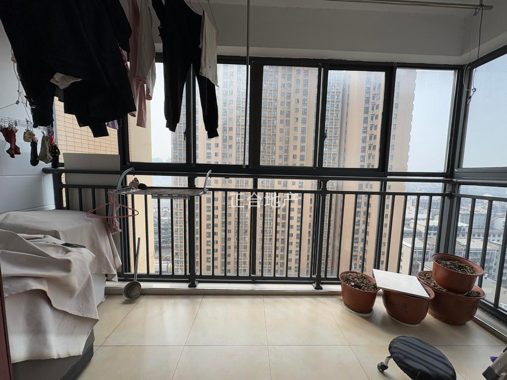 东城国际电梯精装修