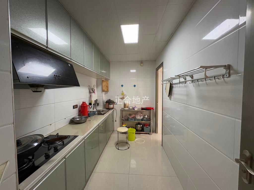 东城国际电梯精装修