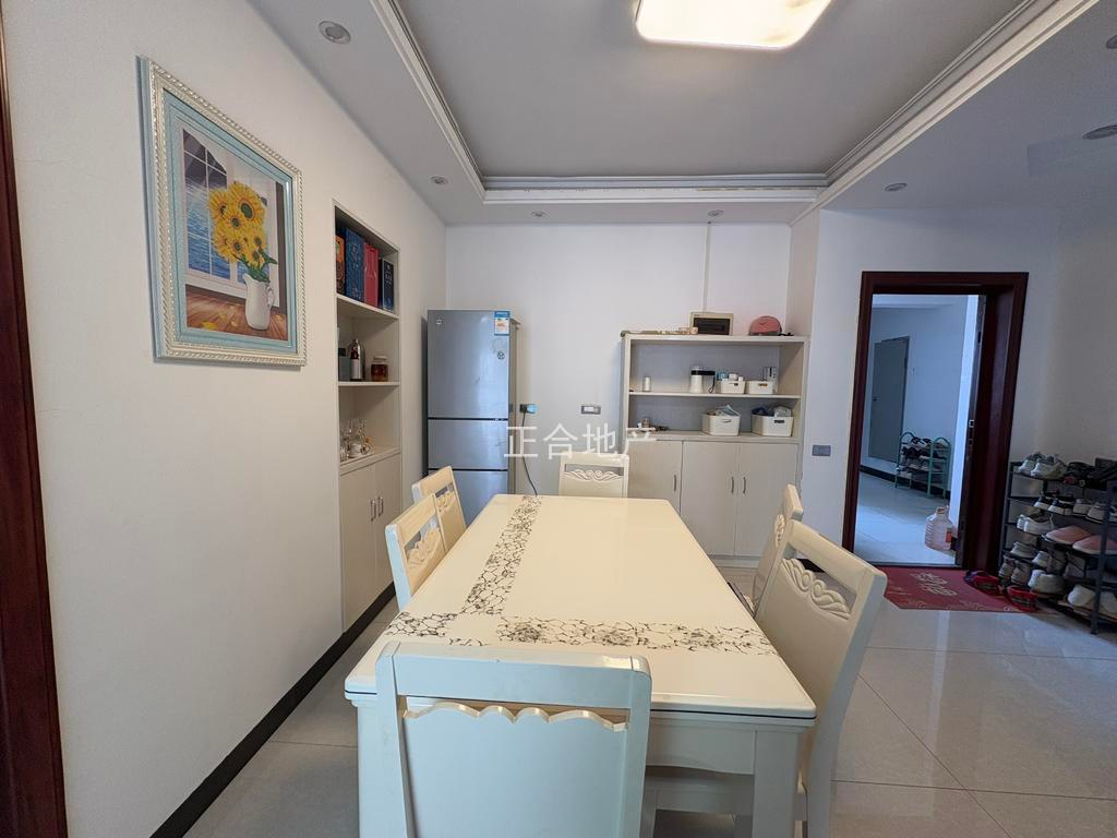 东城国际电梯精装修