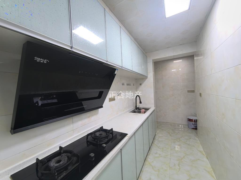 御台公馆沔街沃尔玛旁