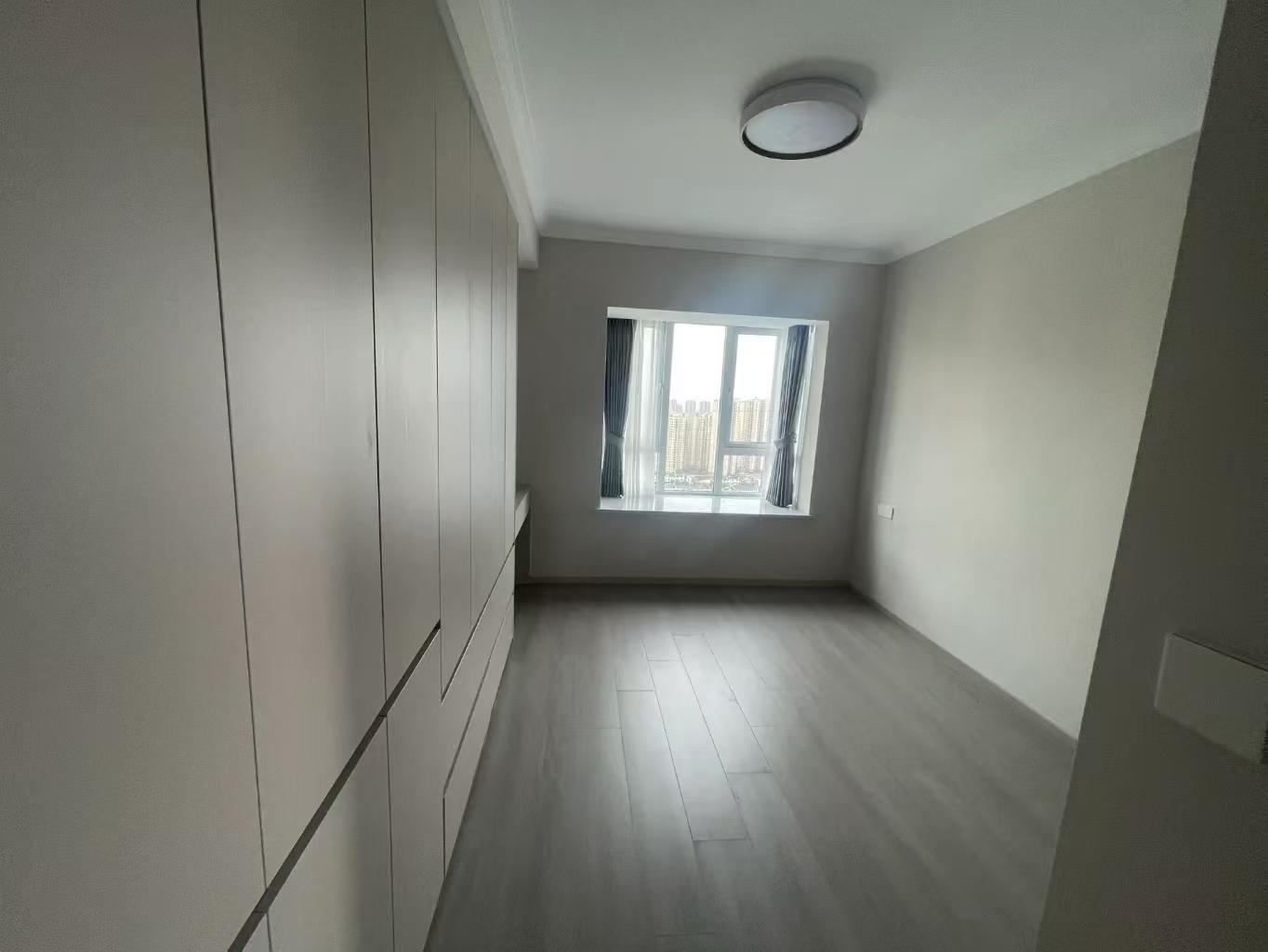 现代森林国际城北苑3室2厅2卫全新精装修两证全优价出售支持贷款！